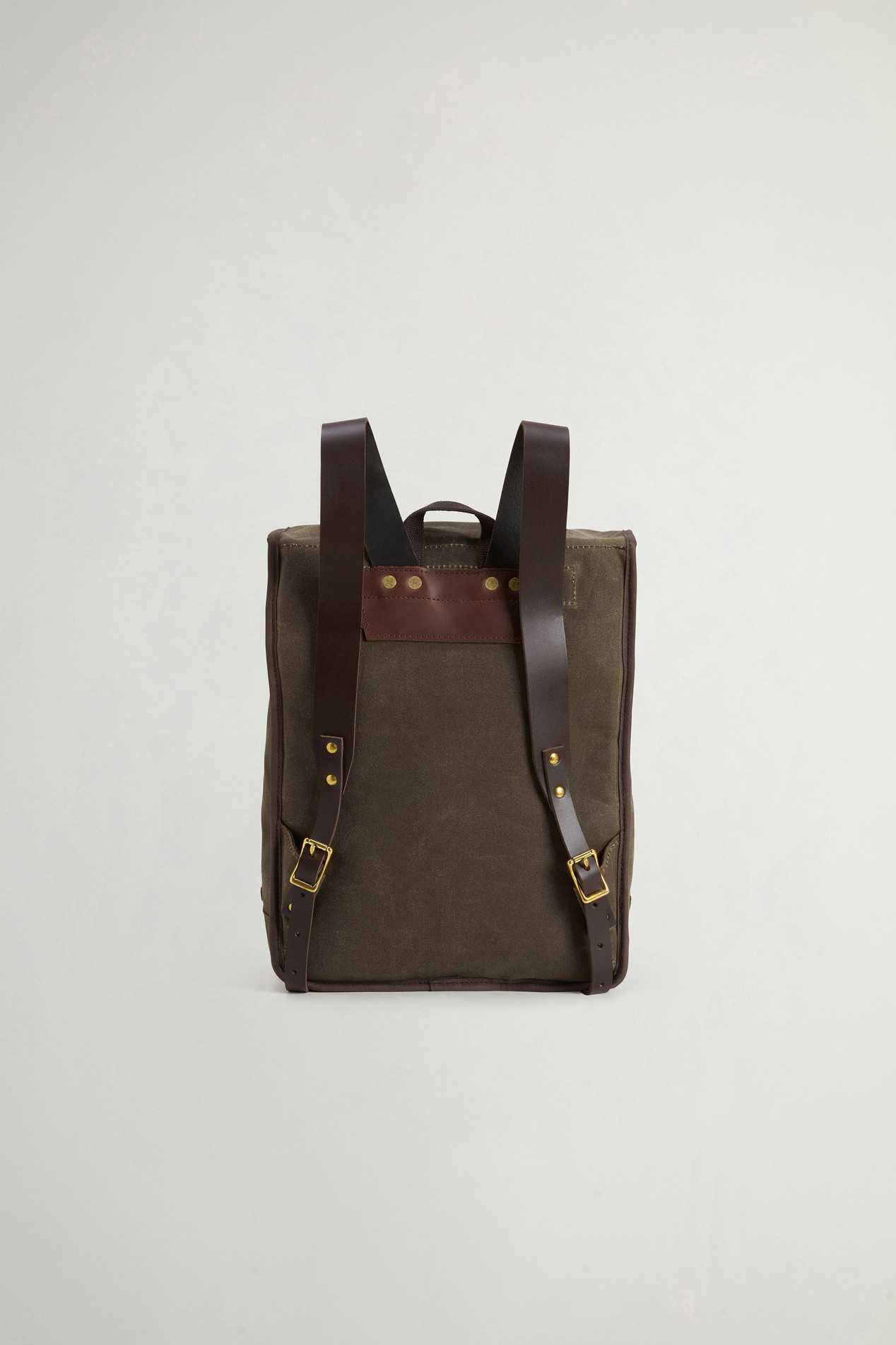 Mesabi Range Backpack in Waxed Pure Cotton Green photo 4 | Woolrich