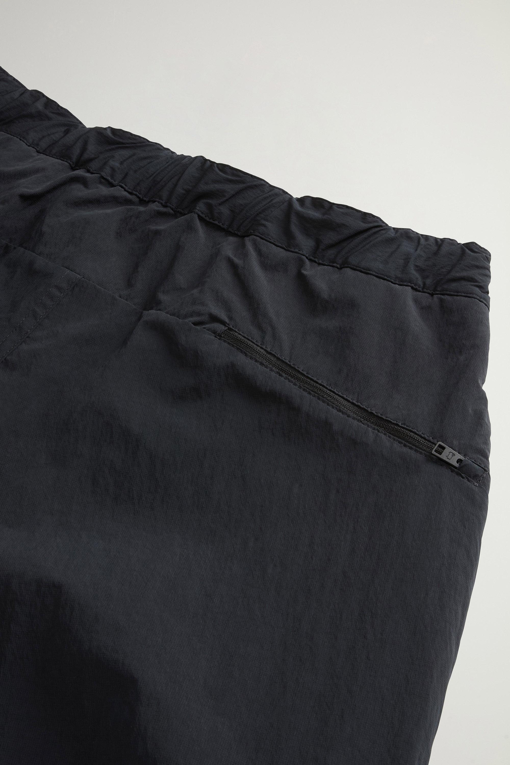 NYLON RIPSTOP CARGO PANT Black photo 6 | Woolrich