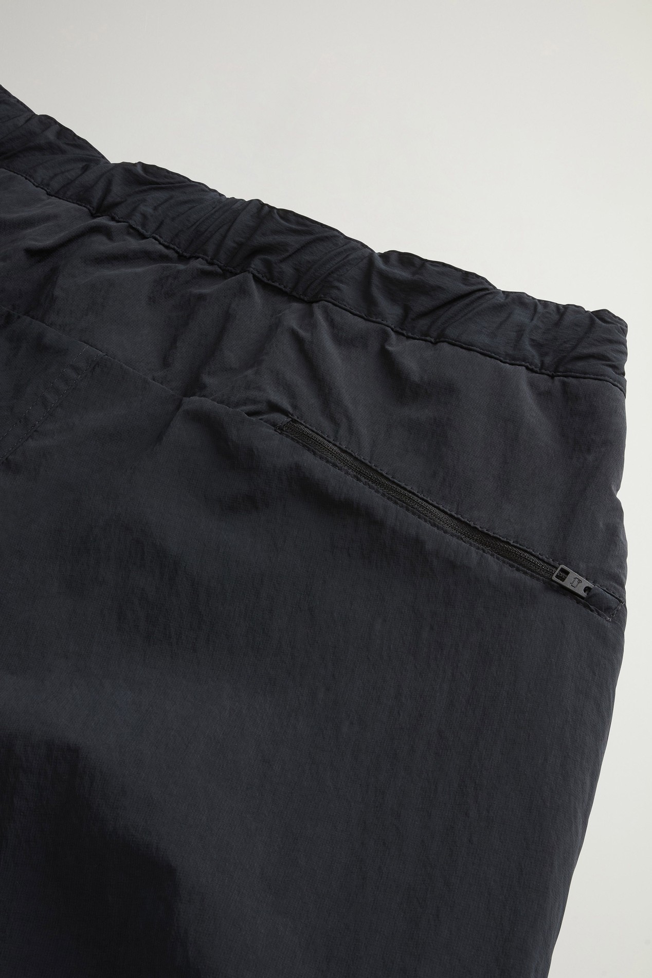 NYLON RIPSTOP CARGO PANT Black photo 6 | Woolrich
