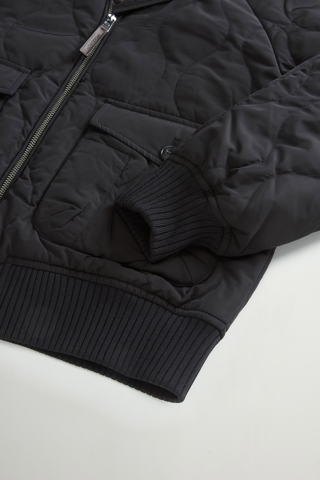 Bomber Military en nylon brillant matelassé Noir photo 7 | Woolrich