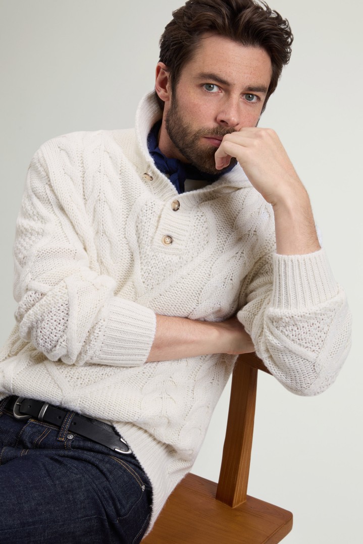 ALPACA BLEND CABLE SHAWL NECK GG4 White photo 4 | Woolrich