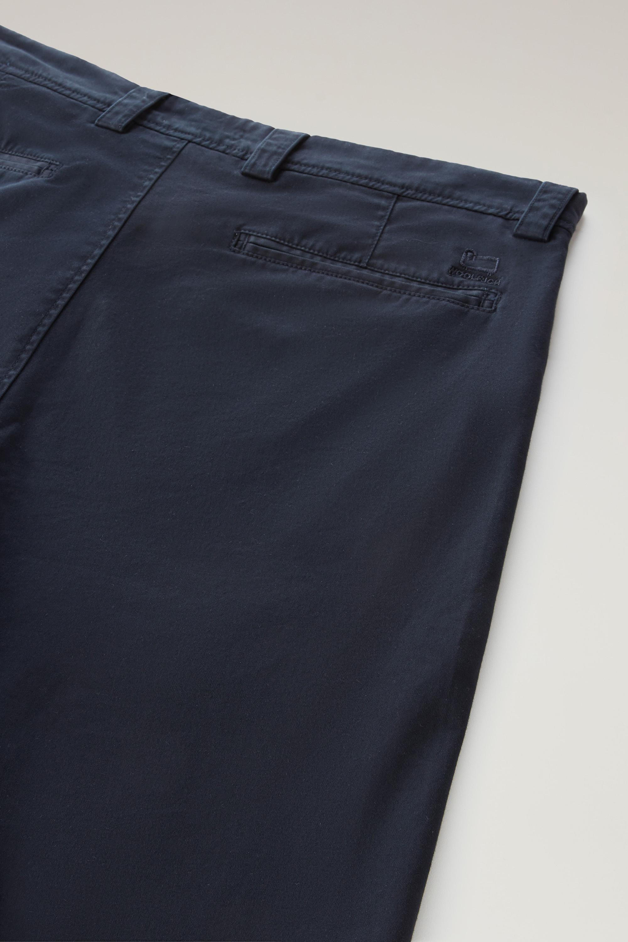 Garment-Dyed Cargo Shorts in Stretch Cotton Blue photo 4 | Woolrich