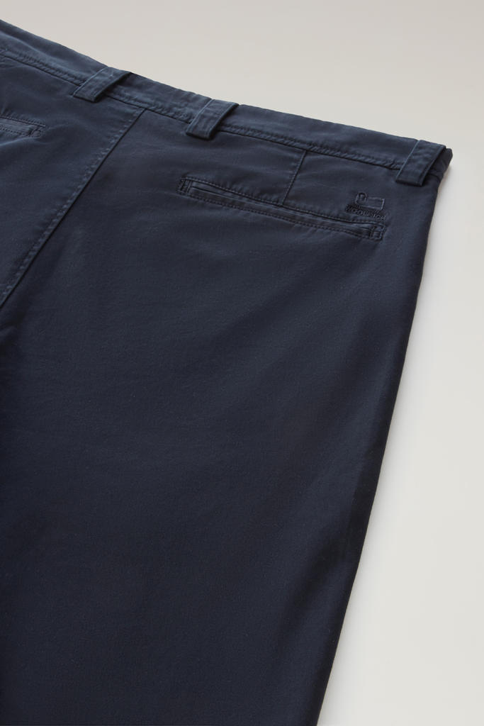 Garment-Dyed Cargo Shorts in Stretch Cotton Blue photo 4 | Woolrich