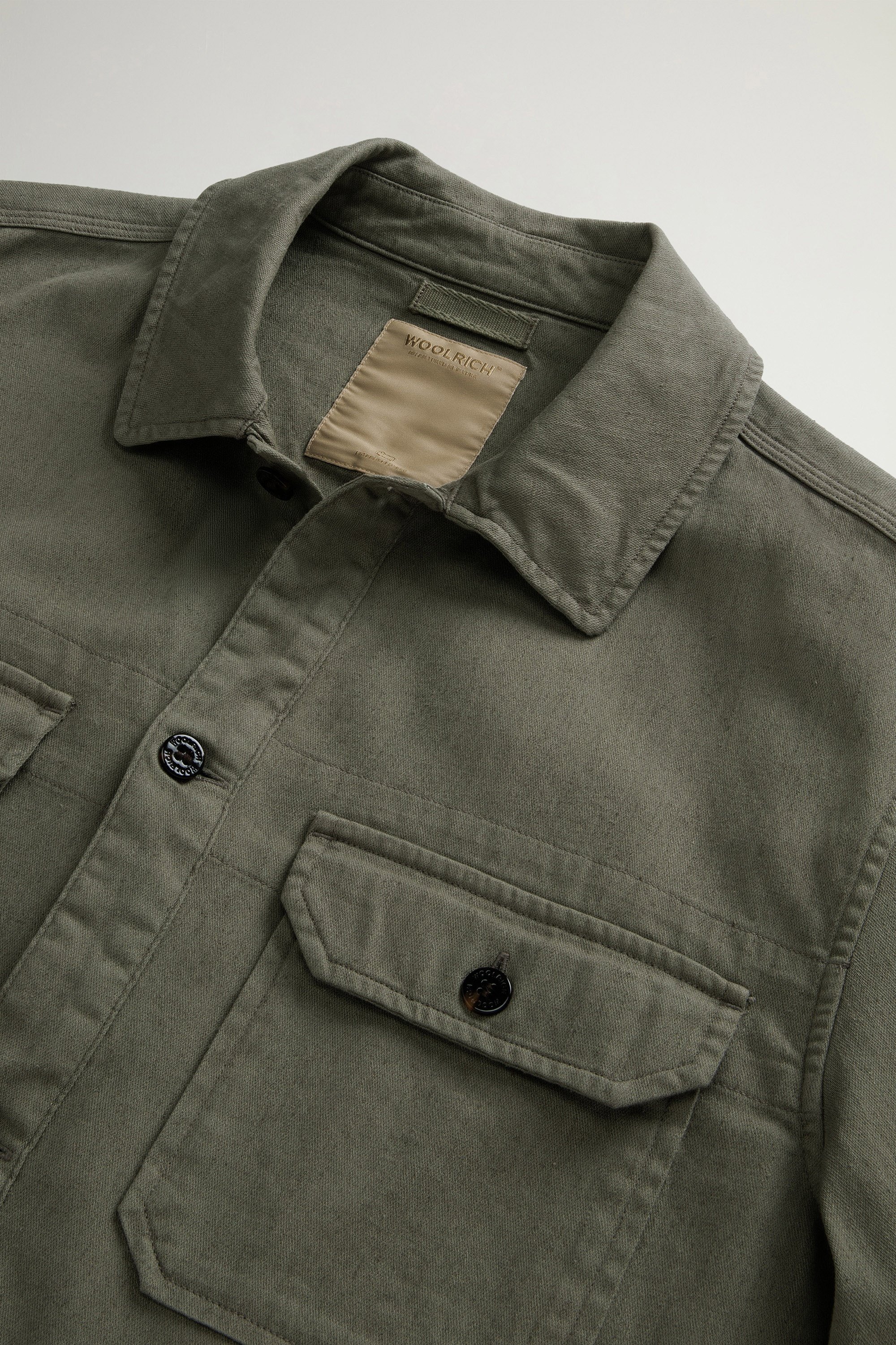 Garment-Dyed Safari Overshirt in Cotton and Linen Blend Green photo 6 | Woolrich