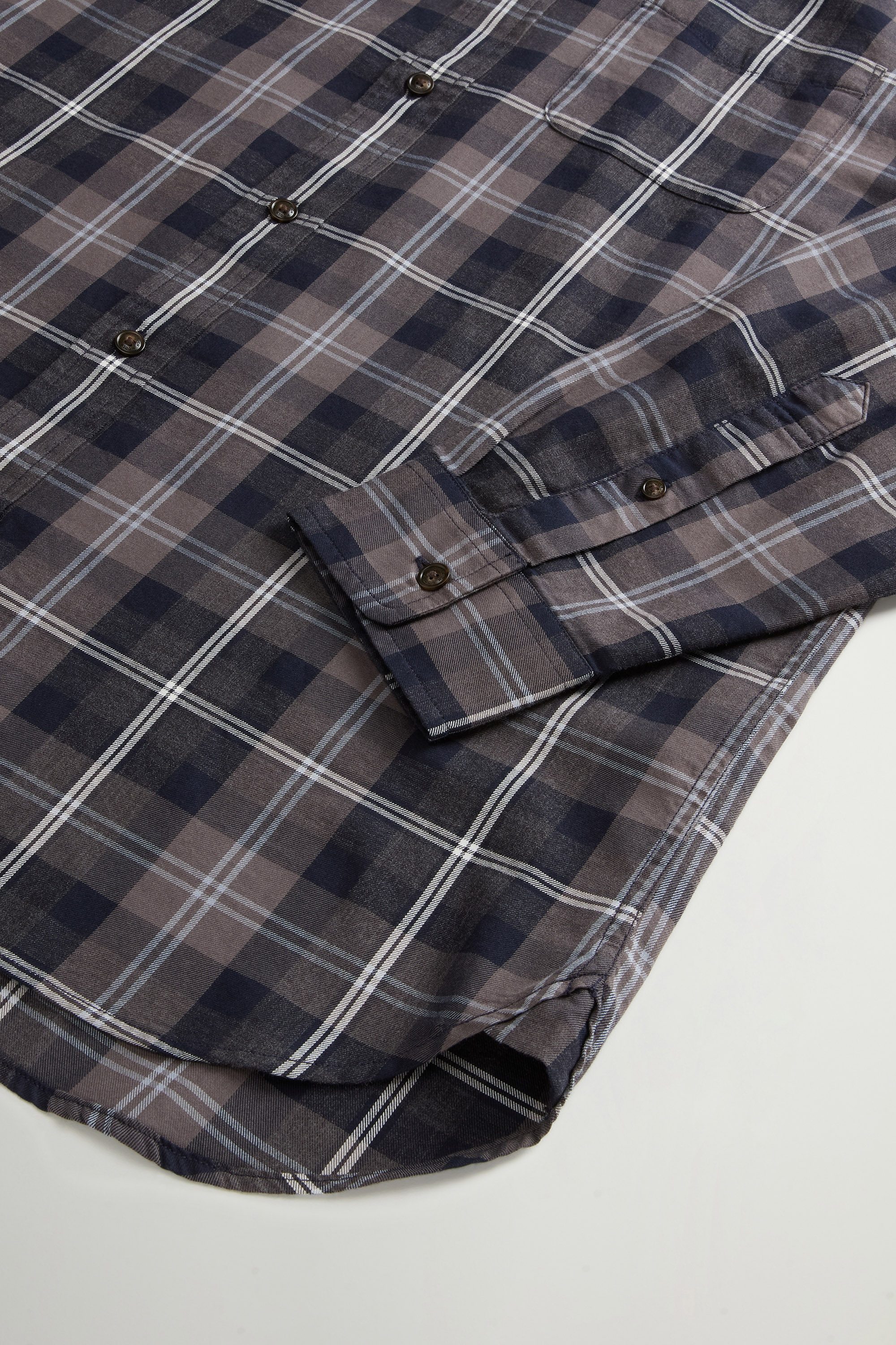 Button-Down Checked Shirt in Pure Cotton Flannel Gray photo 7 | Woolrich