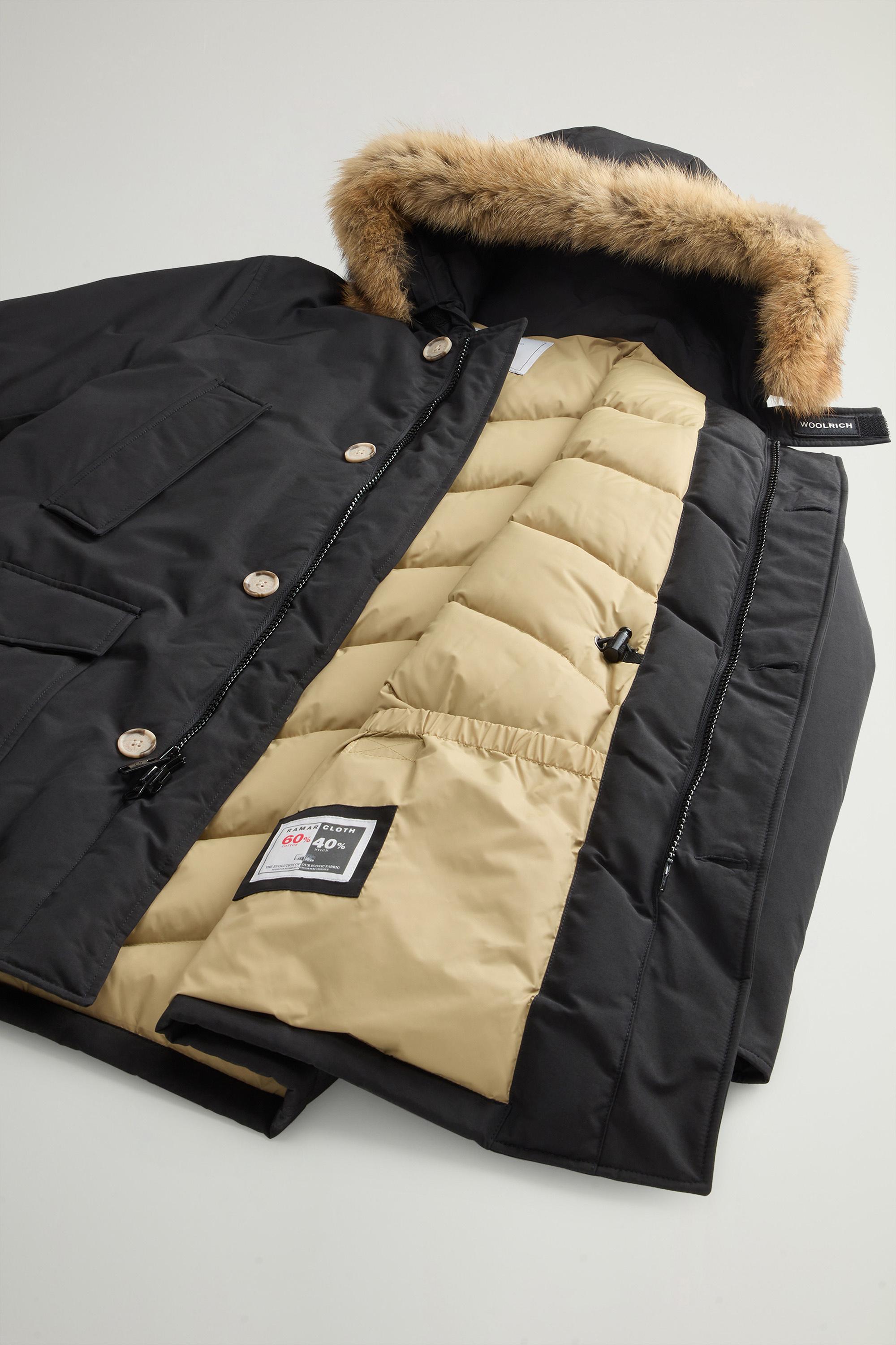 Arctic Parka aus Ramar Cloth mit abnehmbarem Pelzbesatz Schwarz photo 8 | Woolrich