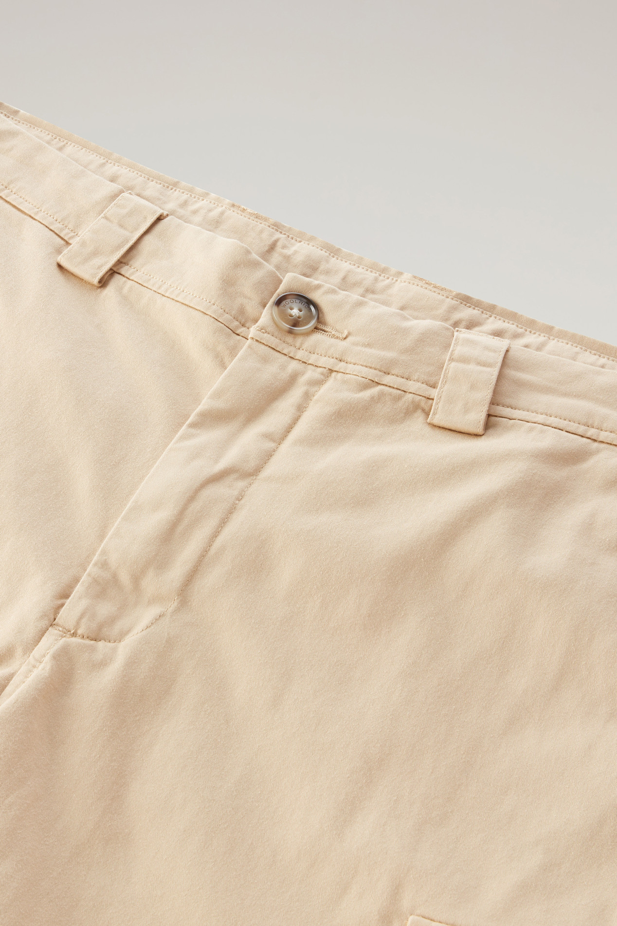 Garment-Dyed Cargo Shorts in Stretch Cotton Beige photo 2 | Woolrich