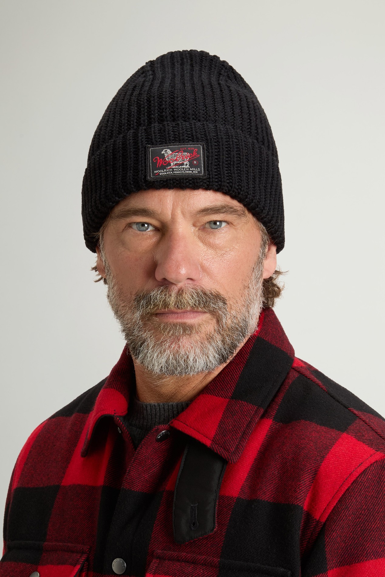 WM PATCH BEANIE Black photo 1 | Woolrich