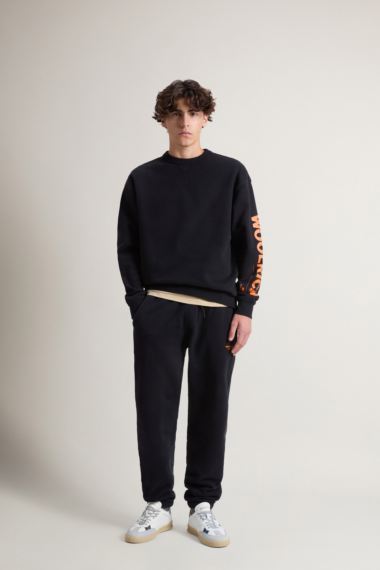 Teen Boys’ Crewneck Sweatshirt in Brushed Pure Cotton Black photo 2 | Woolrich