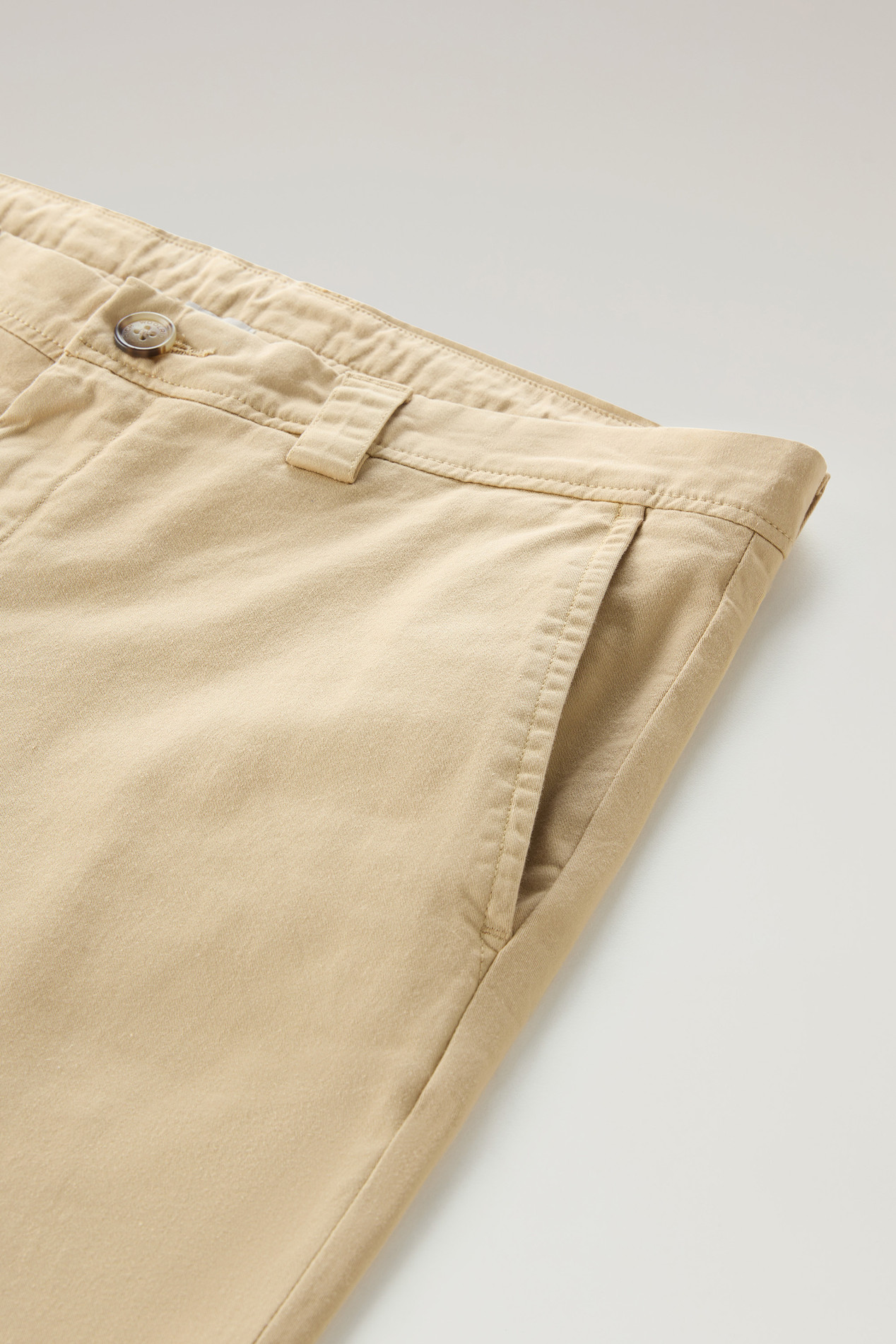 Garment-Dyed Classic Chino Pant in Stretch Cotton Beige photo 3 | Woolrich