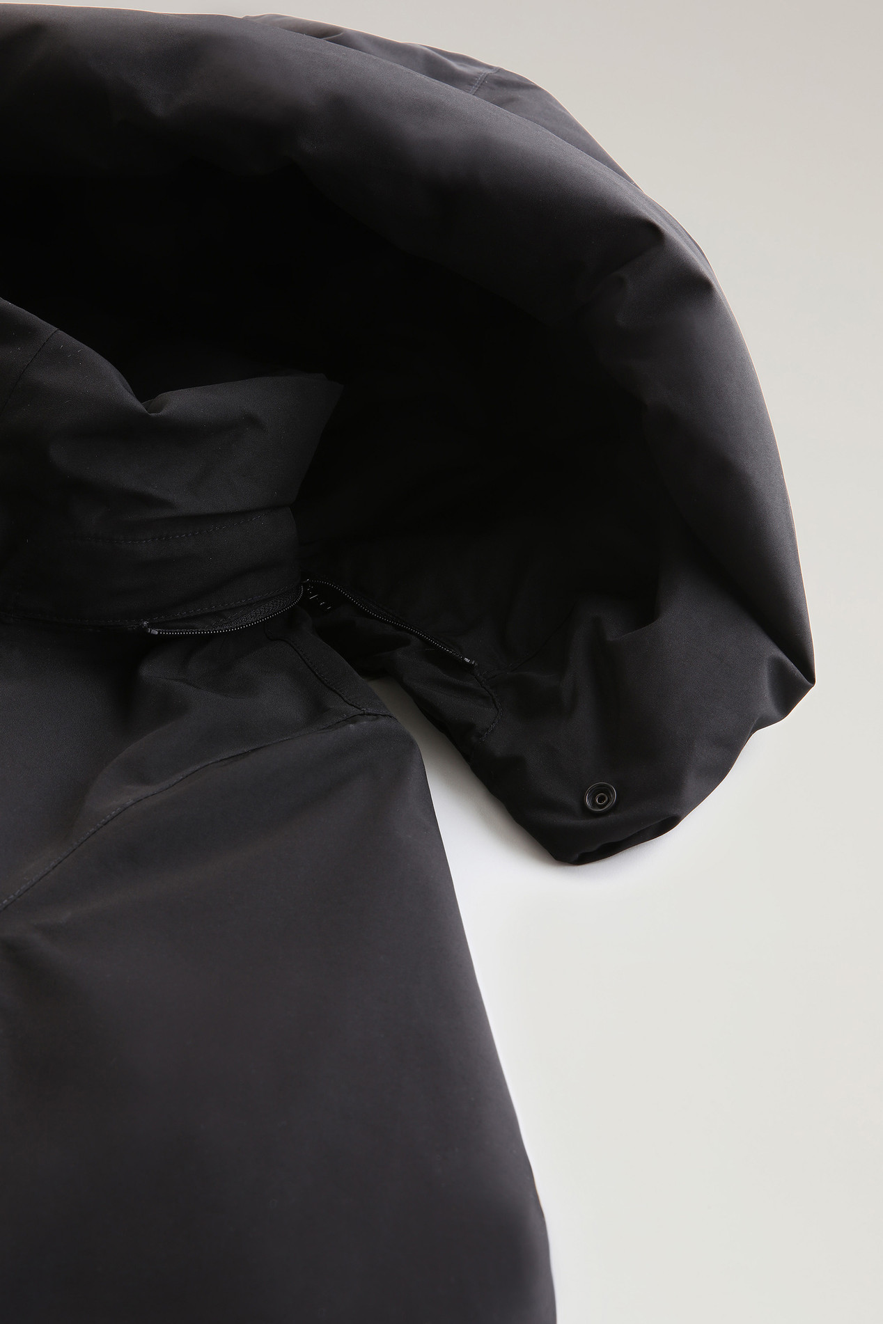 GORE-TEX Waterproof Marshall Parka Black photo 3 | Woolrich