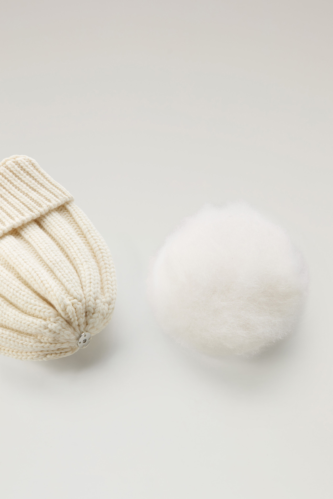 Girls' Beanie in Pure Virgin Wool with Cashmere Pom-Pom White photo 4 | Woolrich