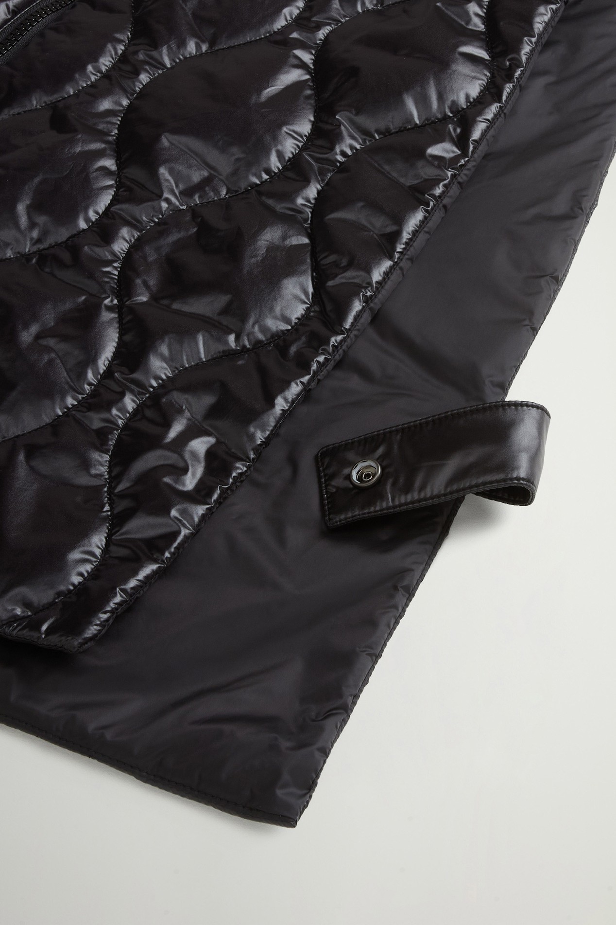 Packable Quilted Vest in Urban Light Nylon Black photo 3 | Woolrich