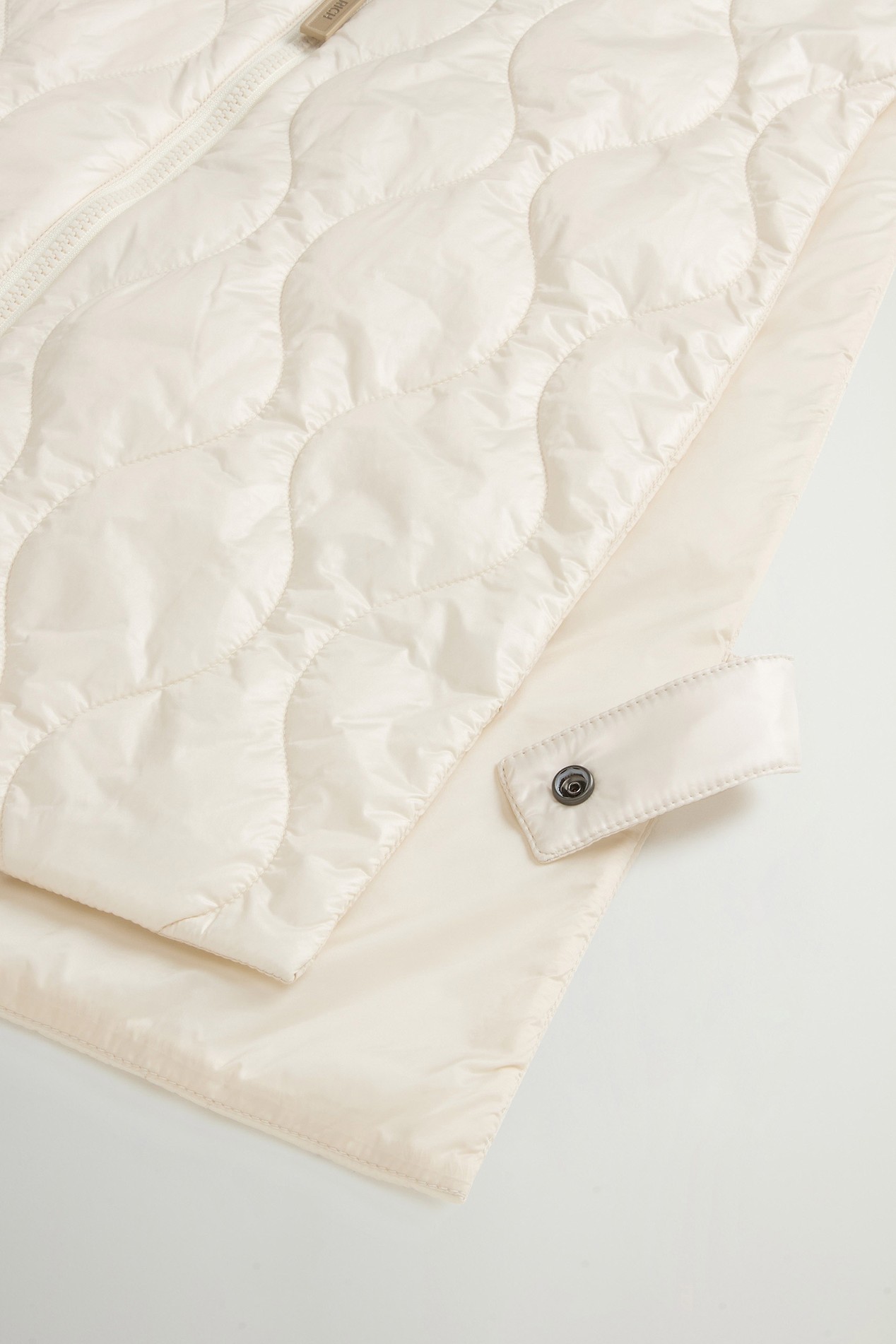 Packable Quilted Vest in Urban Light Nylon White photo 3 | Woolrich