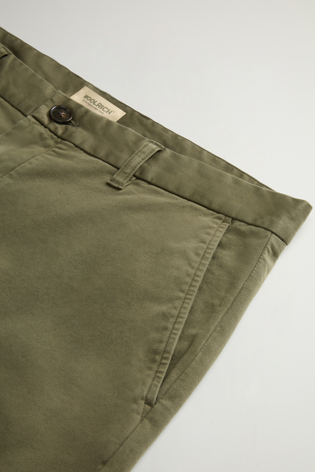 Garment-Dyed Stretch Cotton Twill Chino Shorts Green photo 3 | Woolrich