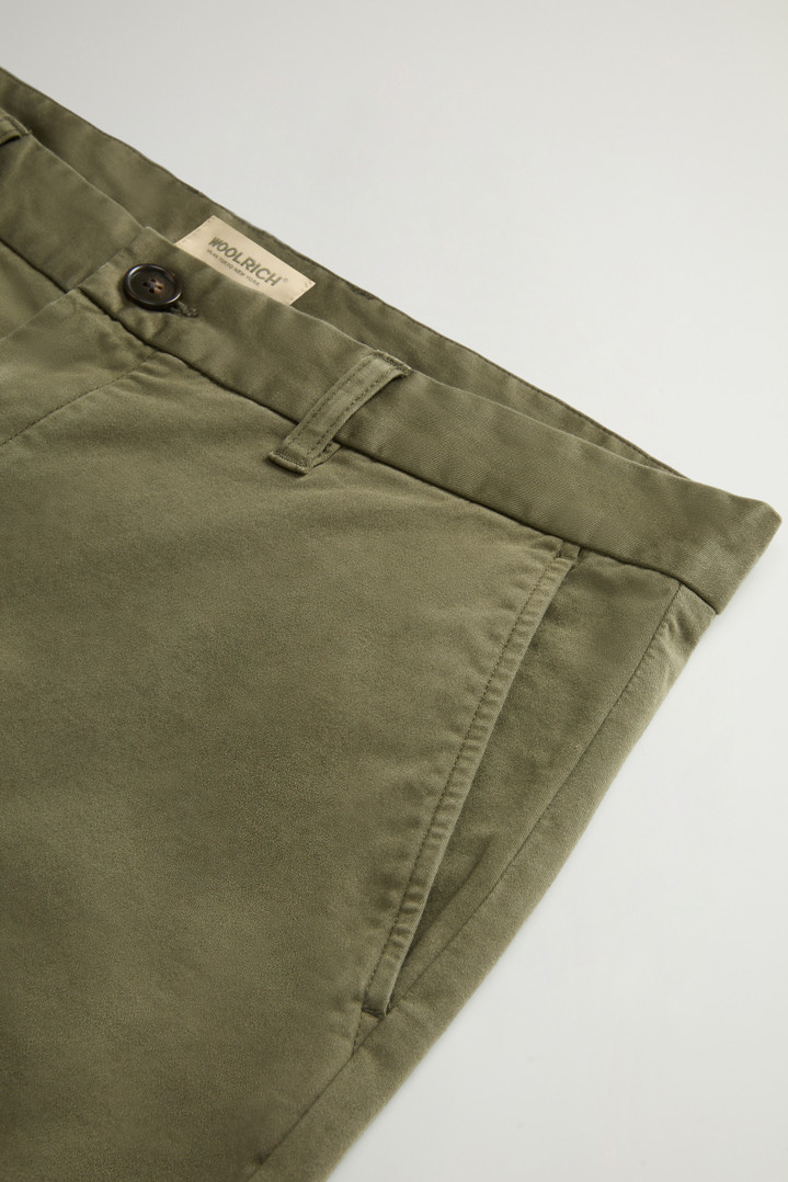 Garment-Dyed Stretch Cotton Twill Chino Shorts Green photo 3 | Woolrich