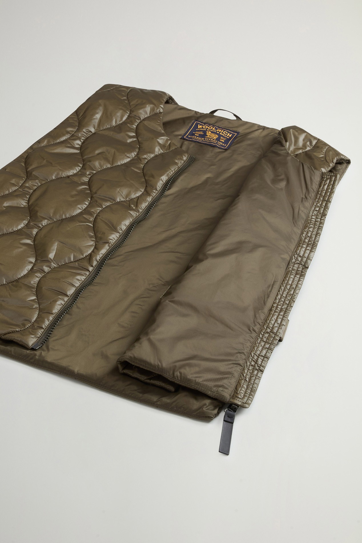 Packable Quilted Vest in Urban Light Nylon Green photo 4 | Woolrich