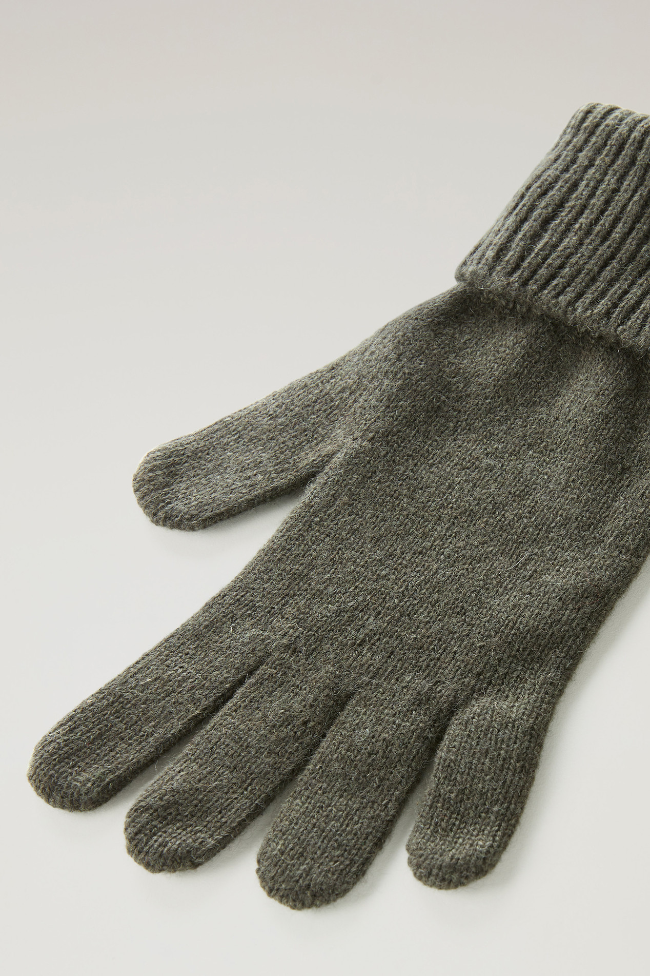 Gloves in Pure Cashmere Green photo 2 | Woolrich