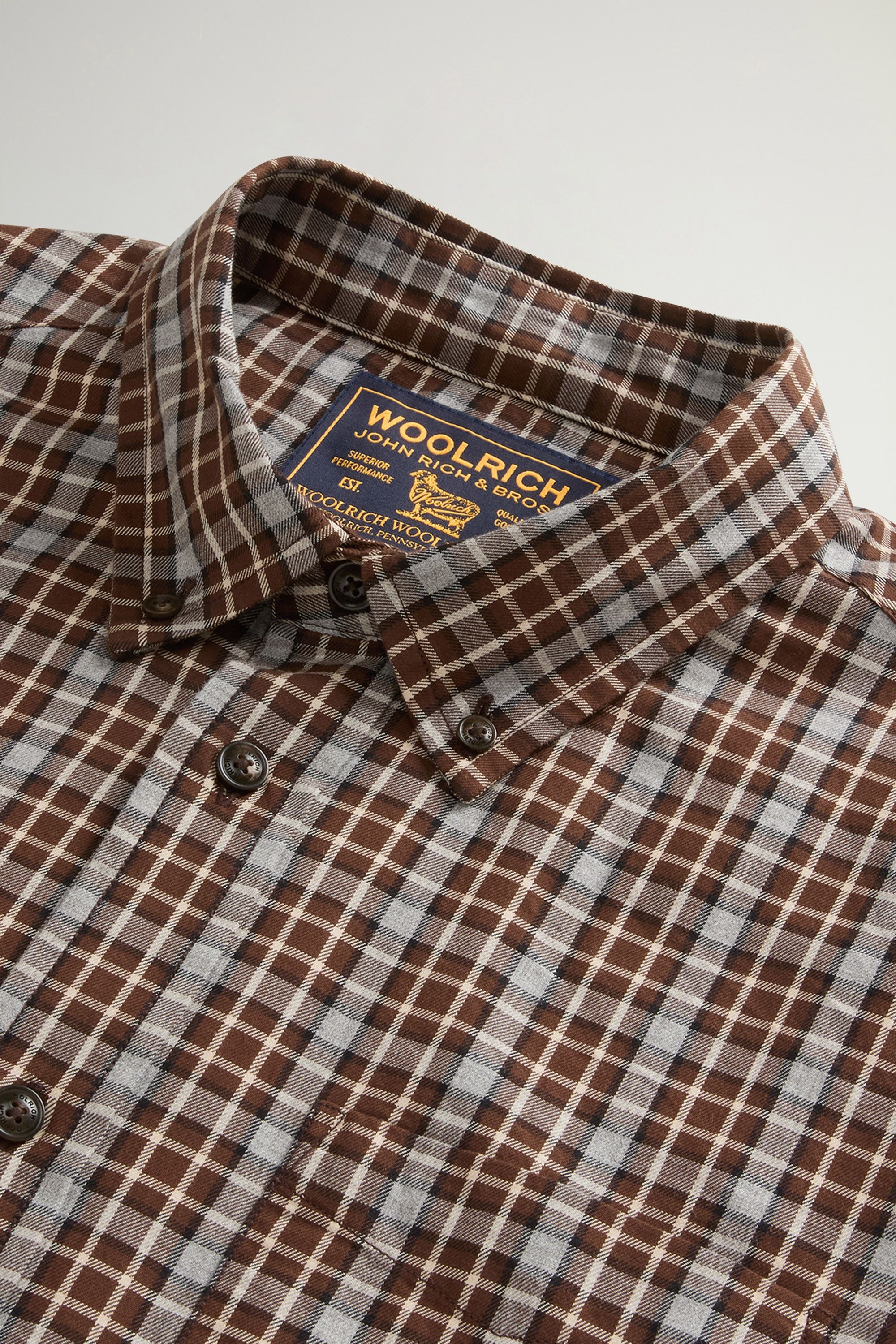 Button-Down Checked Shirt in Pure Cotton Flannel Green photo 6 | Woolrich