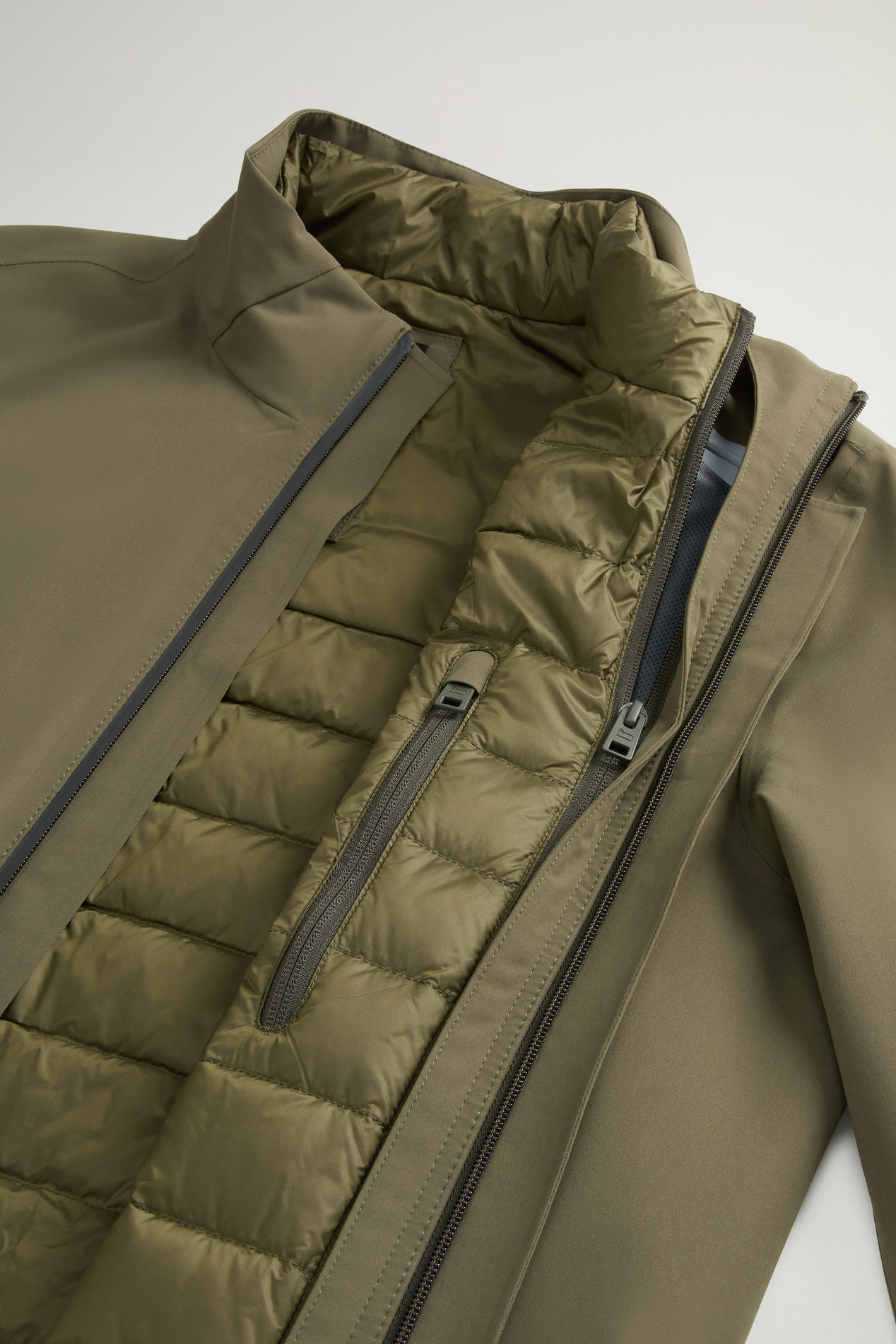 2-In-1 Jacket in Two-Layered Fabric Green photo 3 | Woolrich