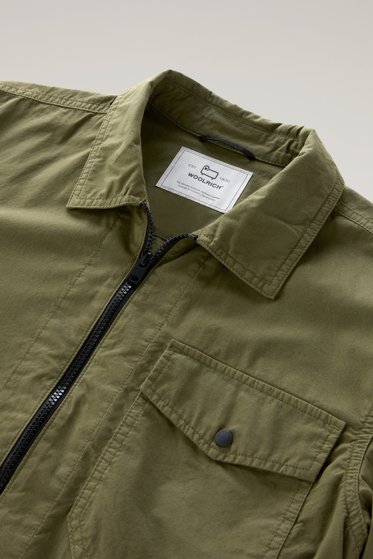 Garment-Dyed Overshirt in Pure Cotton Green photo 2 | Woolrich