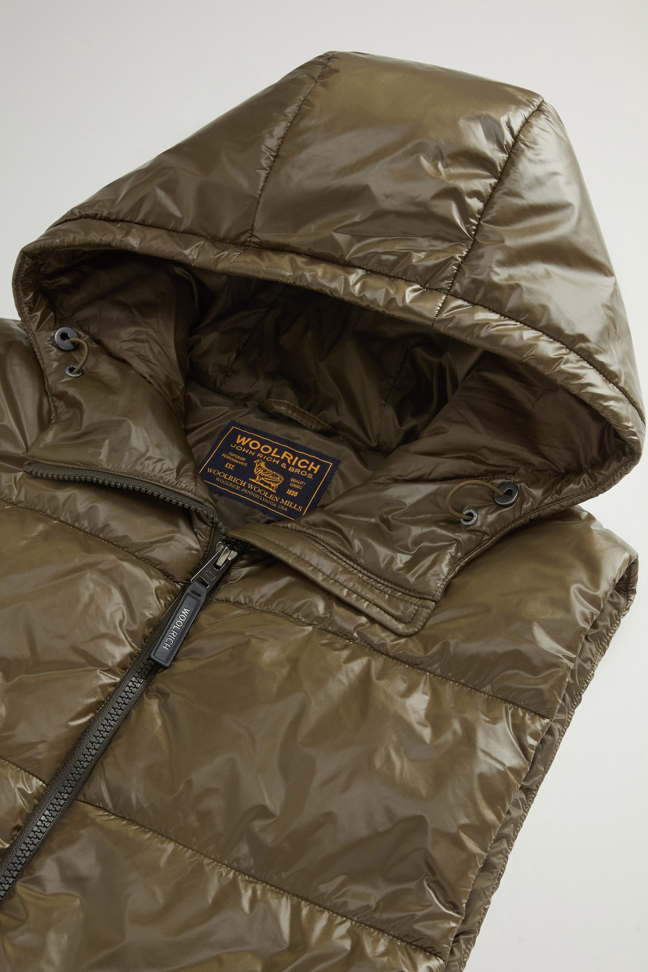 Gilet trapuntato ripiegabile in Urban Light Nylon con cappuccio Verde photo 2 | Woolrich