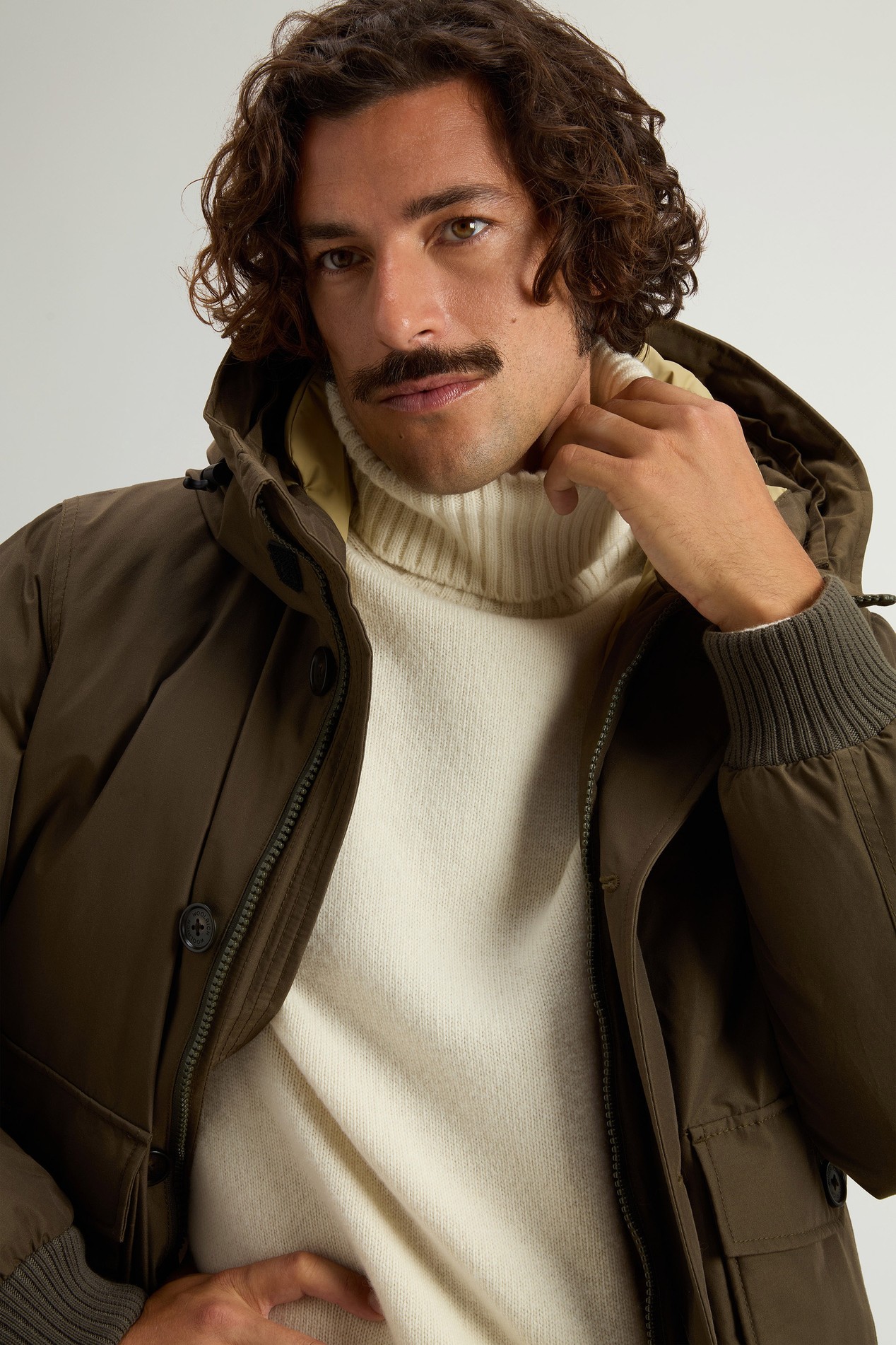 Padded Polar bomber jacket in Ramar Cloth with hood Green photo 4 | Woolrich