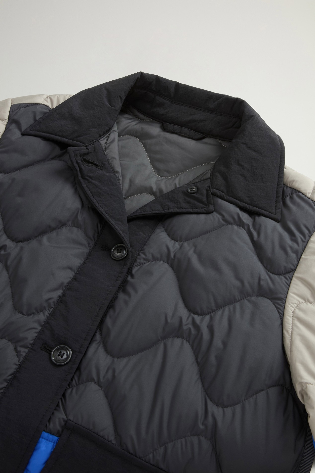 Quilted Microfiber Heritage Jacket Black photo 2 | Woolrich