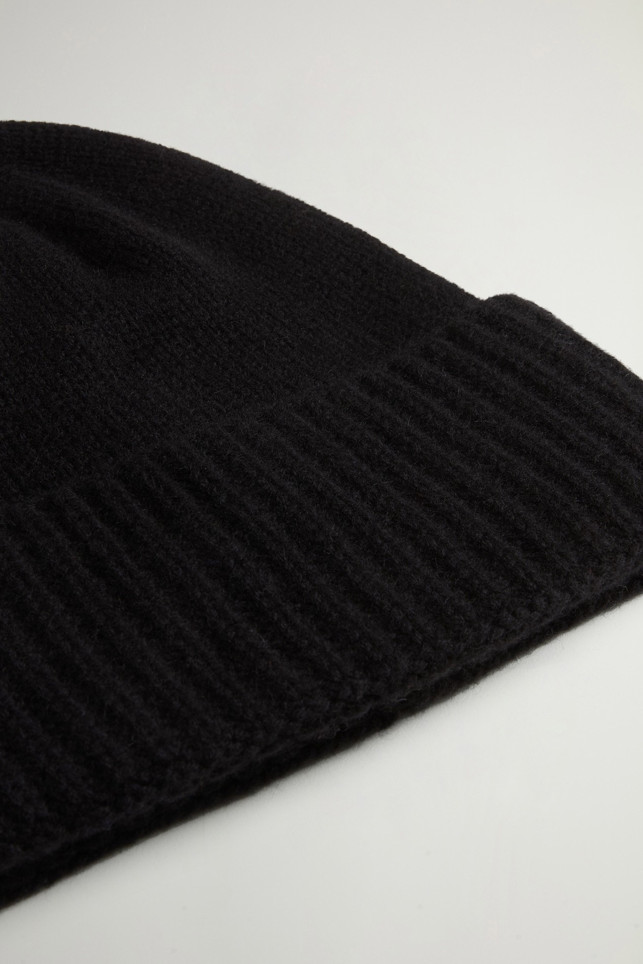 Pure Cashmere Beanie Black photo 4 | Woolrich
