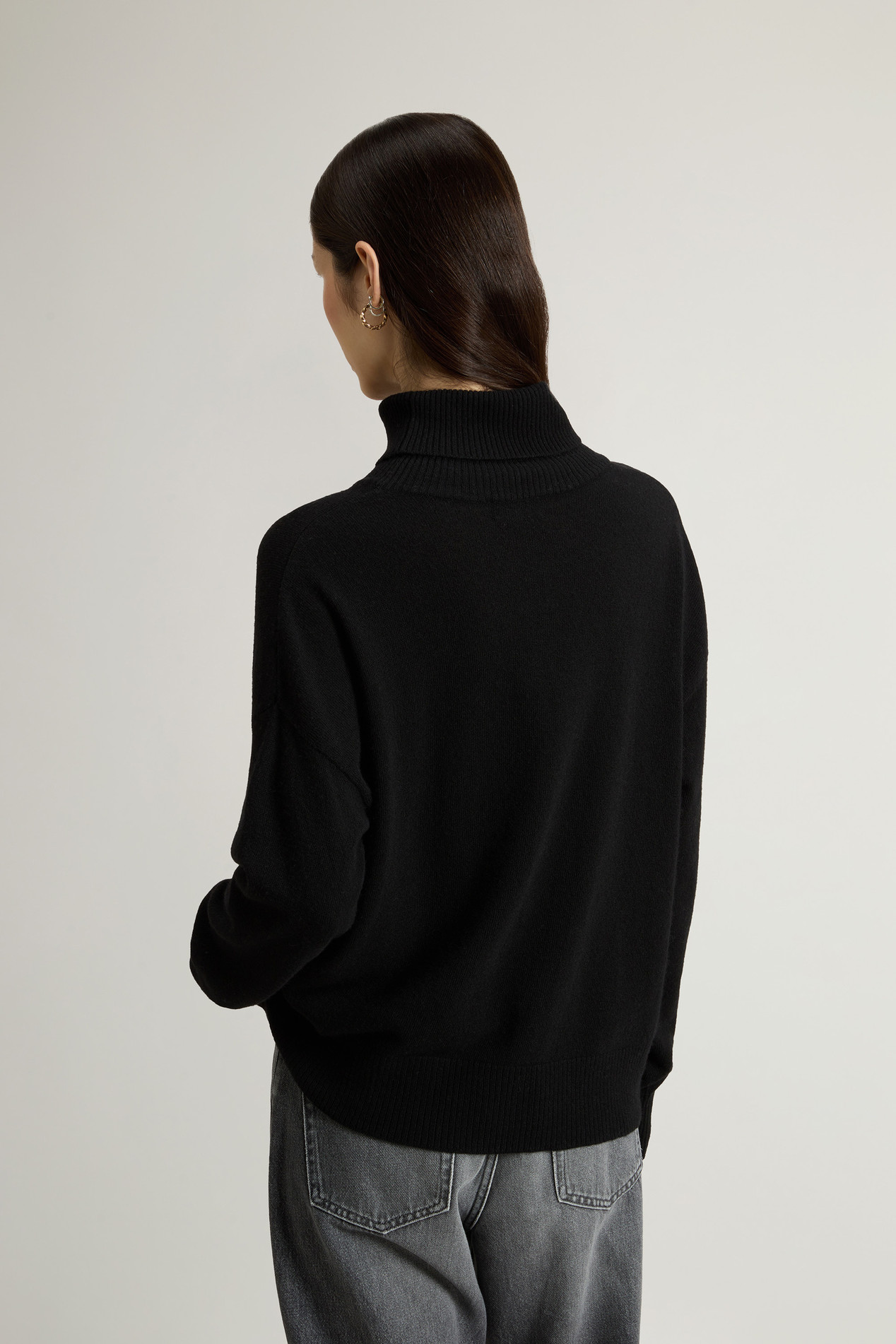 Turtleneck Sweater in Virgin Wool and Cashmere Blend Black photo 3 | Woolrich