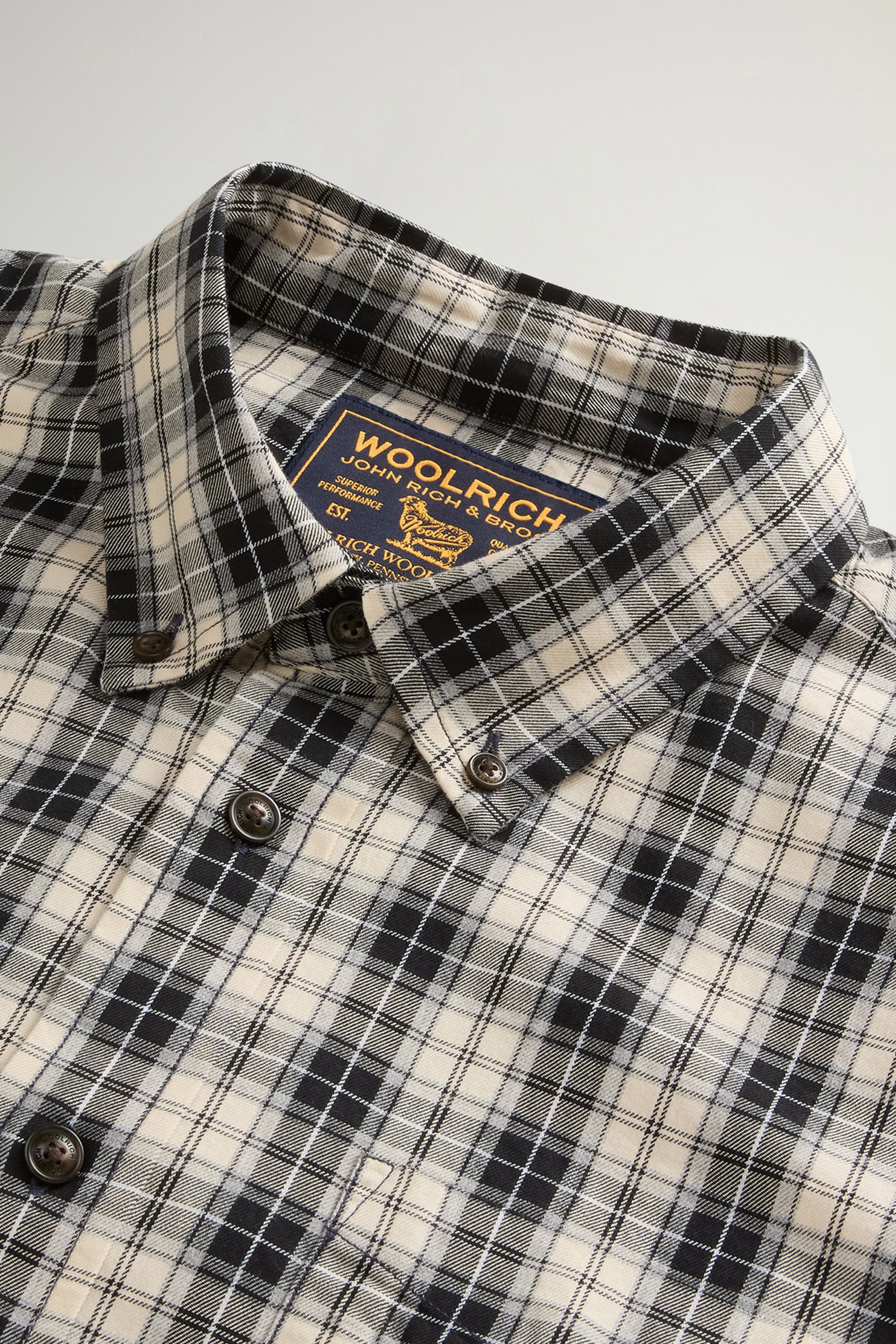 Button-Down Checked Shirt in Pure Cotton Flannel White photo 6 | Woolrich