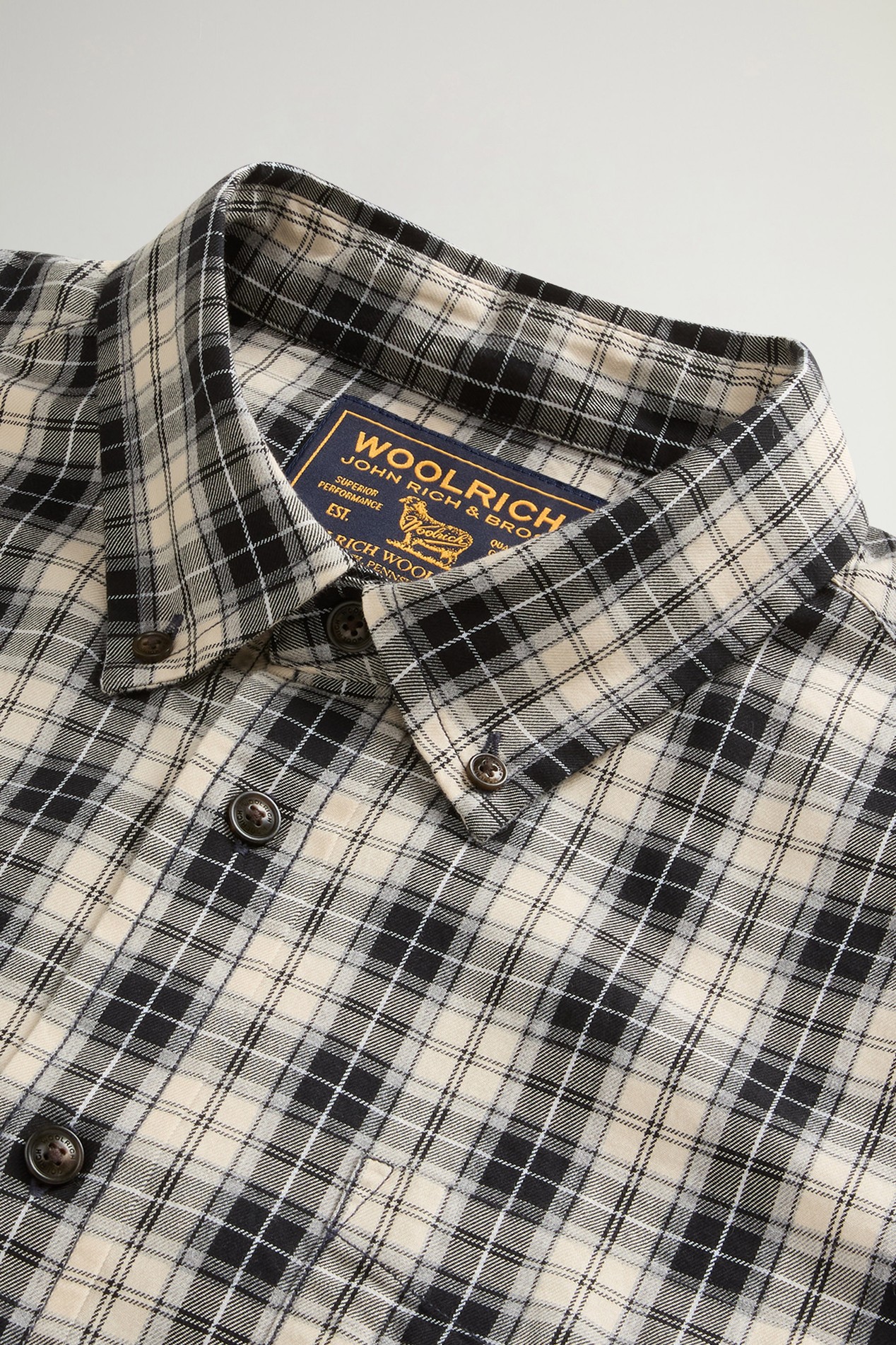 Button-Down Checked Shirt in Pure Cotton Flannel White photo 6 | Woolrich