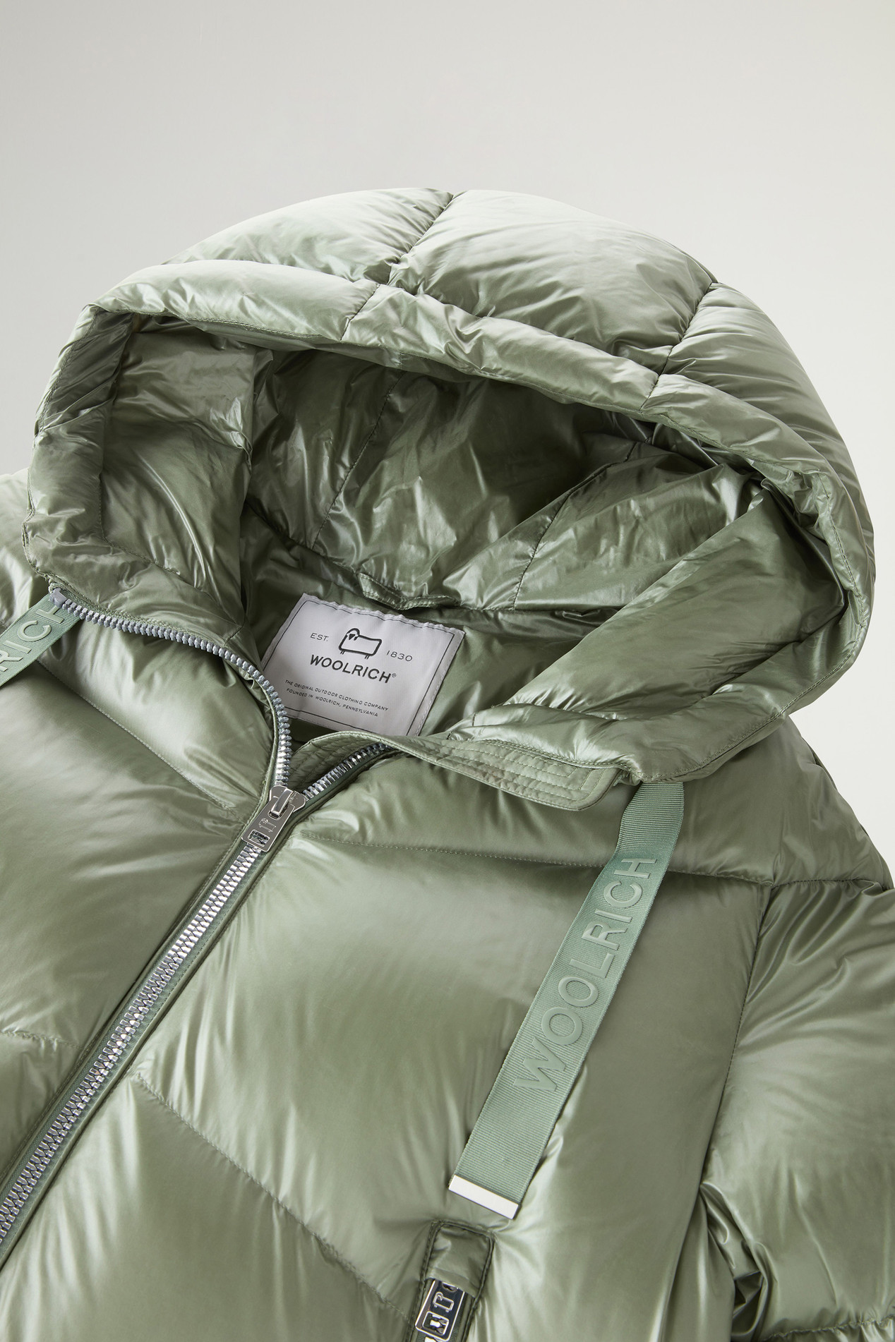 Aliquippa Short Down Jacket in Glossy Nylon Green photo 2 | Woolrich