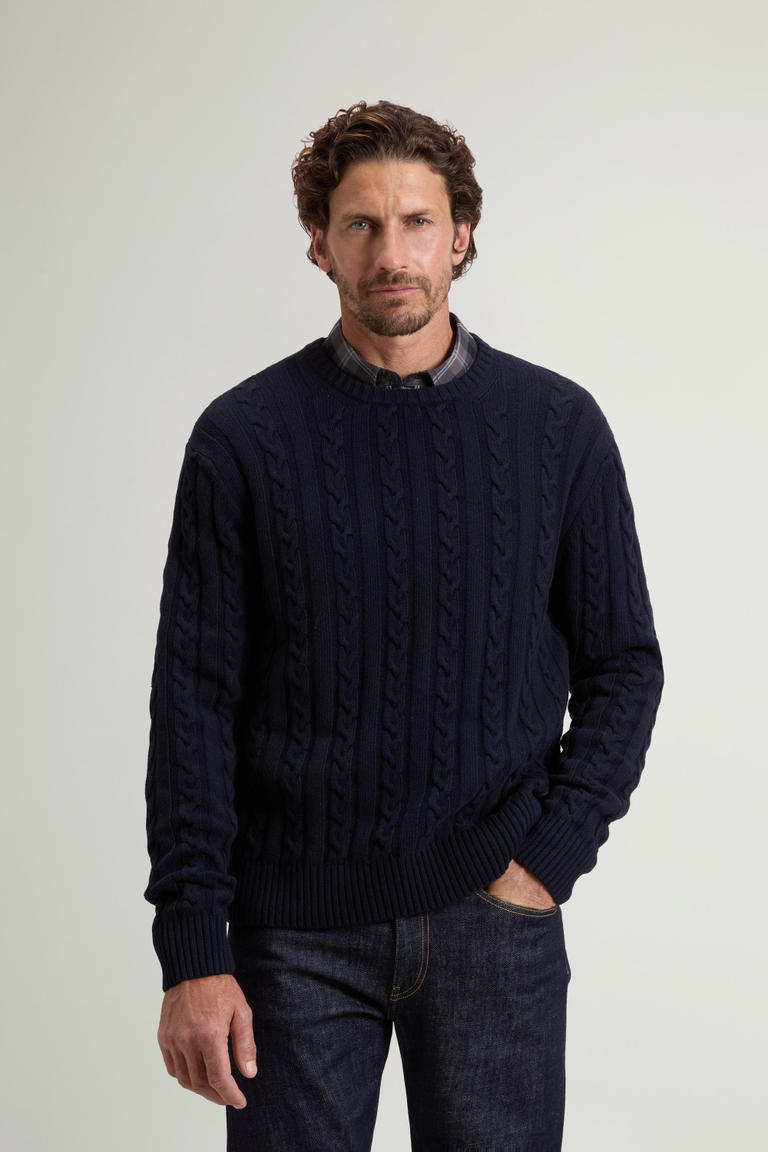 Pullover mit Rundhalsausschnitt aus einer Baumwoll-Woll-Mischung mit Zopfmuster Blau photo 1 | Woolrich