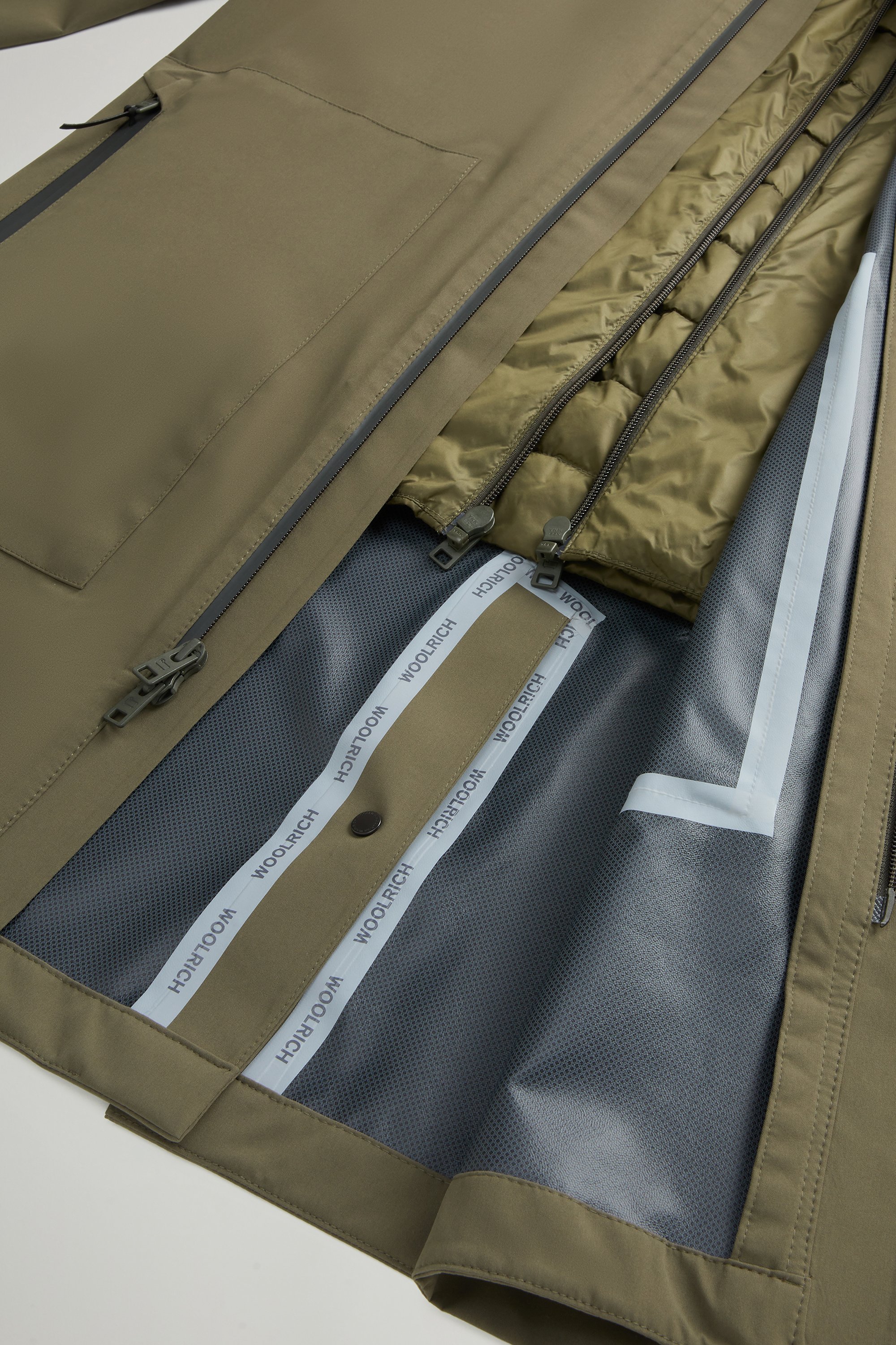 2-In-1 Jacket in Two-Layered Fabric Green photo 5 | Woolrich