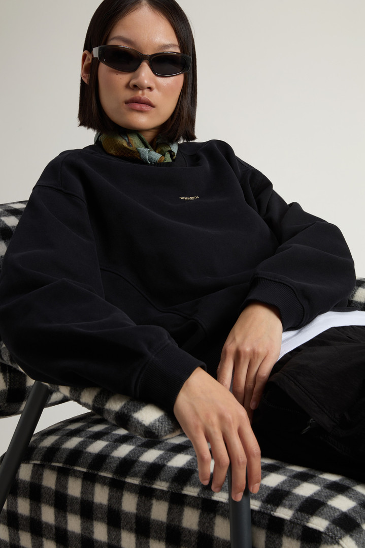 Crewneck Sweatshirt in Pure Cotton with Embroidered Logo Black photo 4 | Woolrich