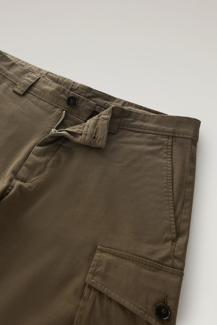 Garment-Dyed Cargo Shorts in Stretch Cotton Green photo 2 | Woolrich