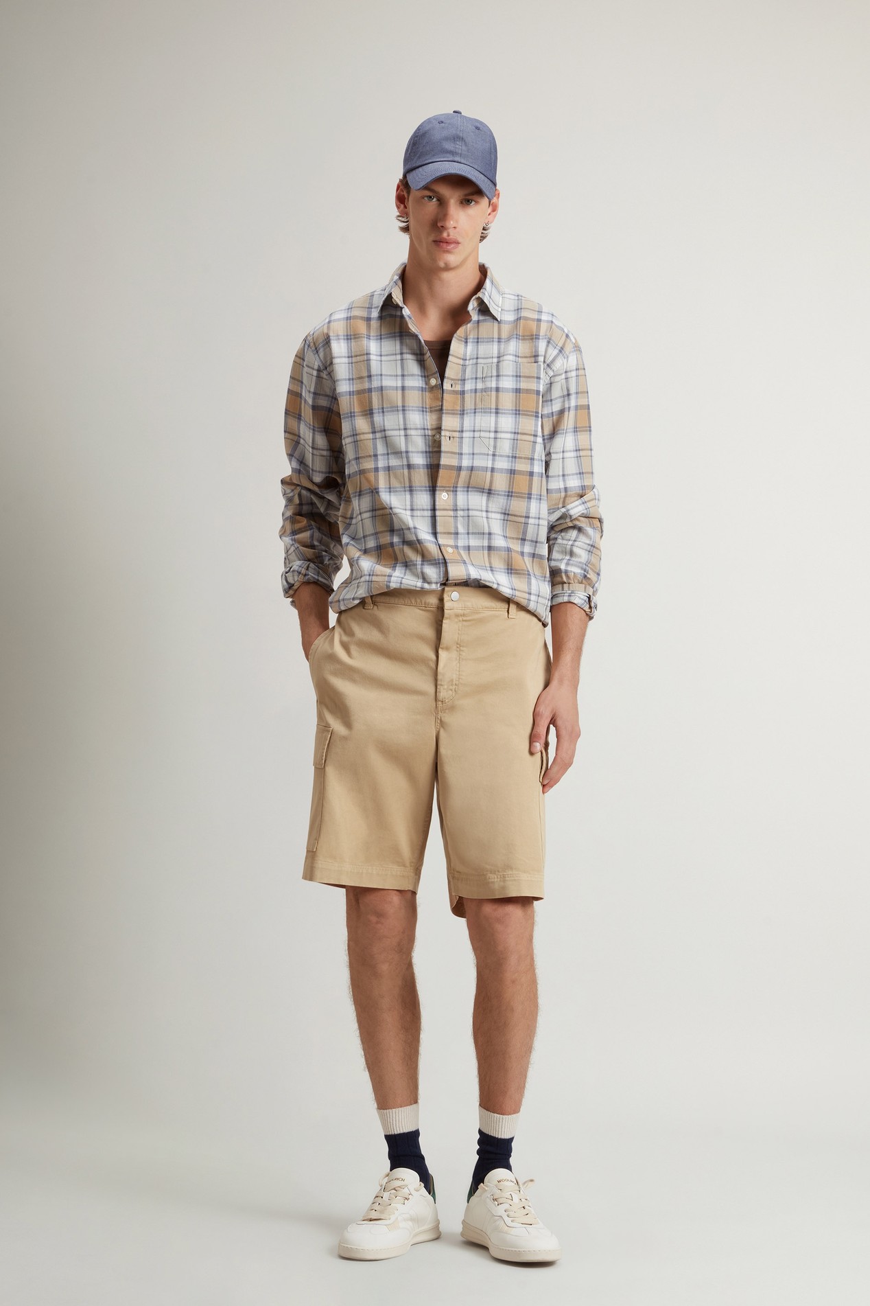 COTTON TWILL CARGO SHORT GD Beige photo 1 | Woolrich