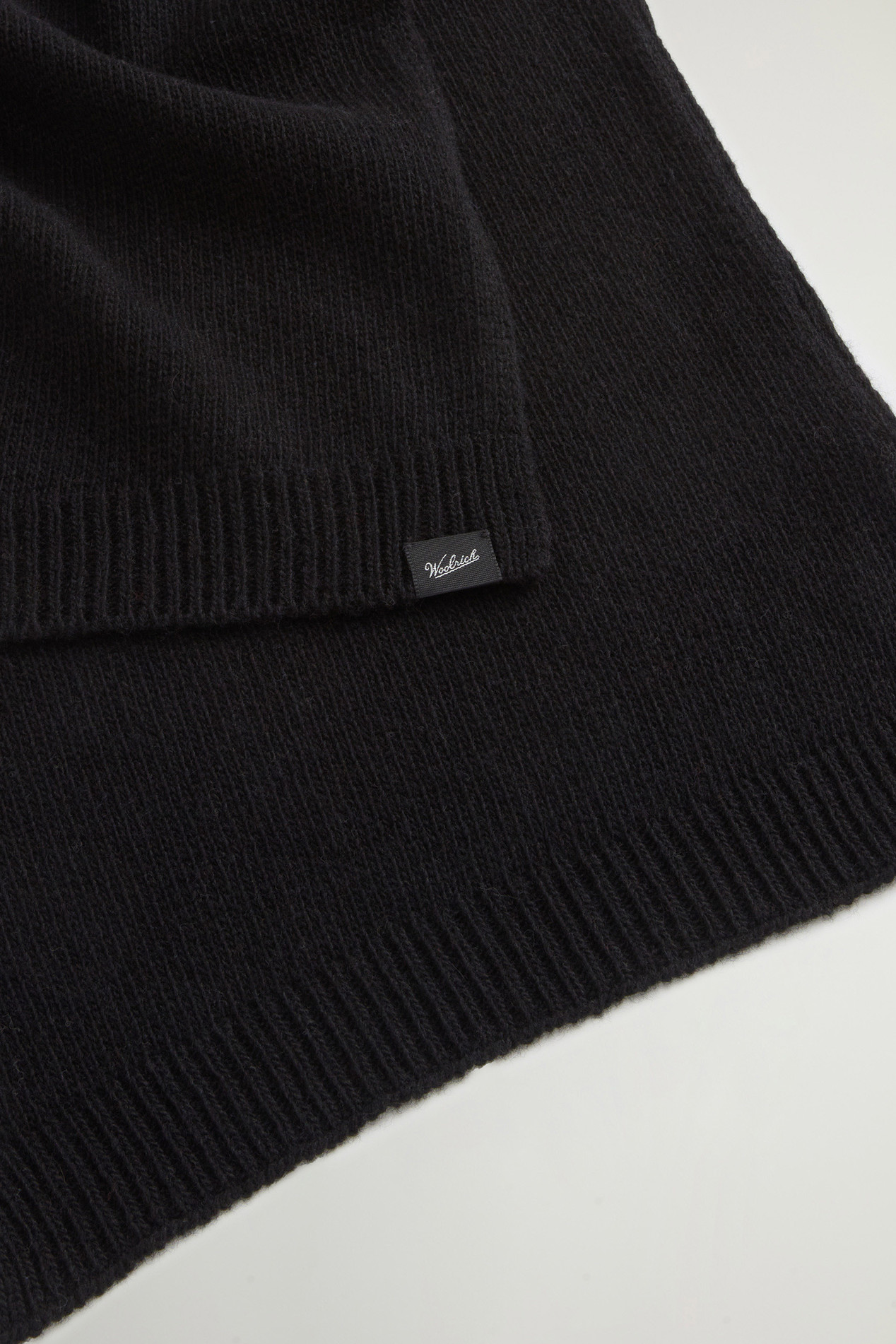 Scarf in Wool Blend Black photo 6 | Woolrich