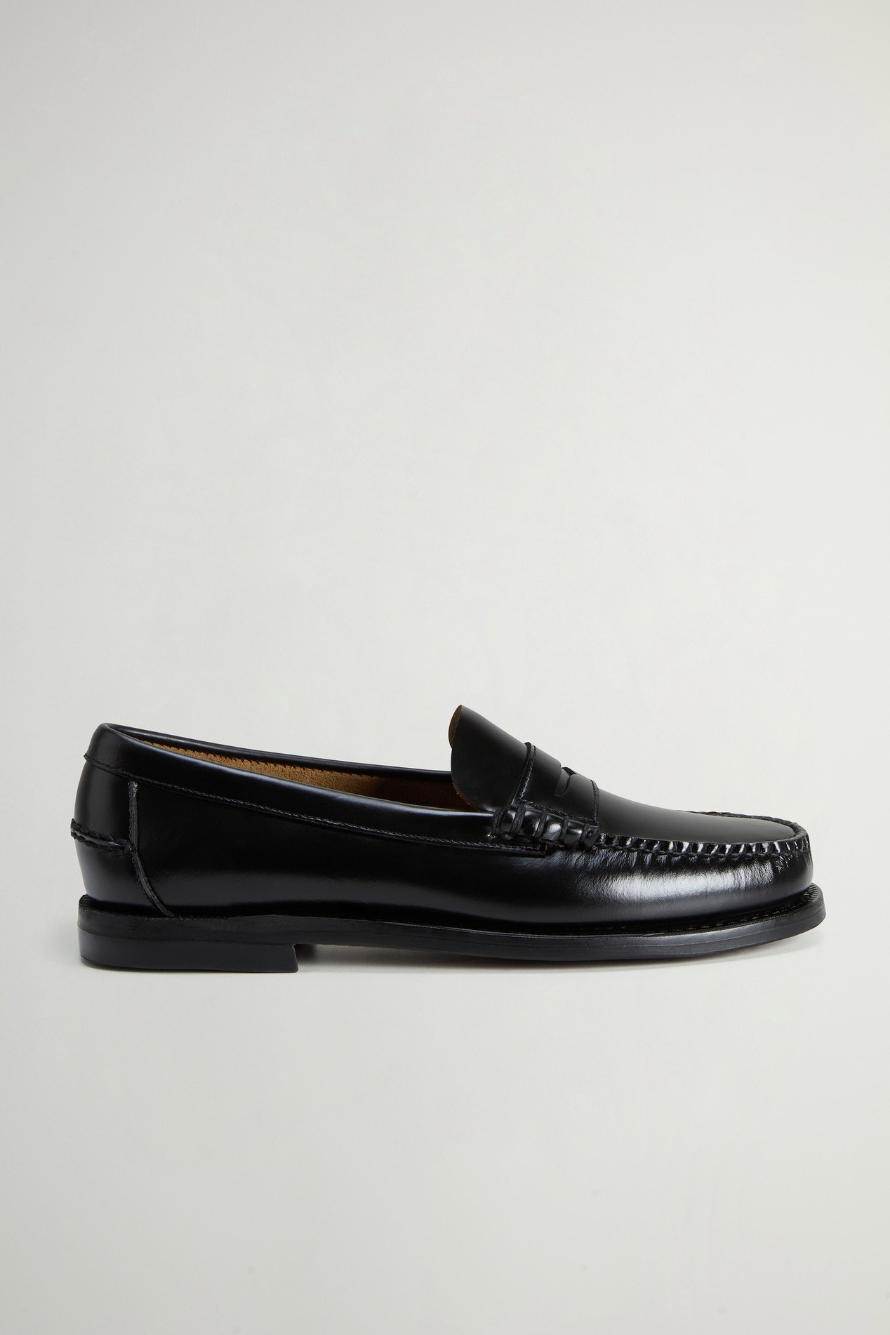 Sebago x Woolrich Classic Dan Loafers in Smooth Leather Black photo 1 | Woolrich