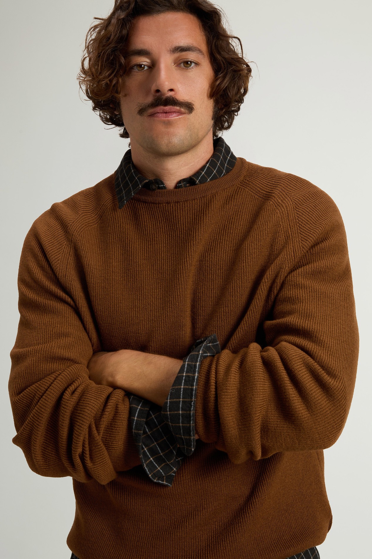 Crewneck Sweater in Pure Merino Virgin Wool Brown photo 5 | Woolrich