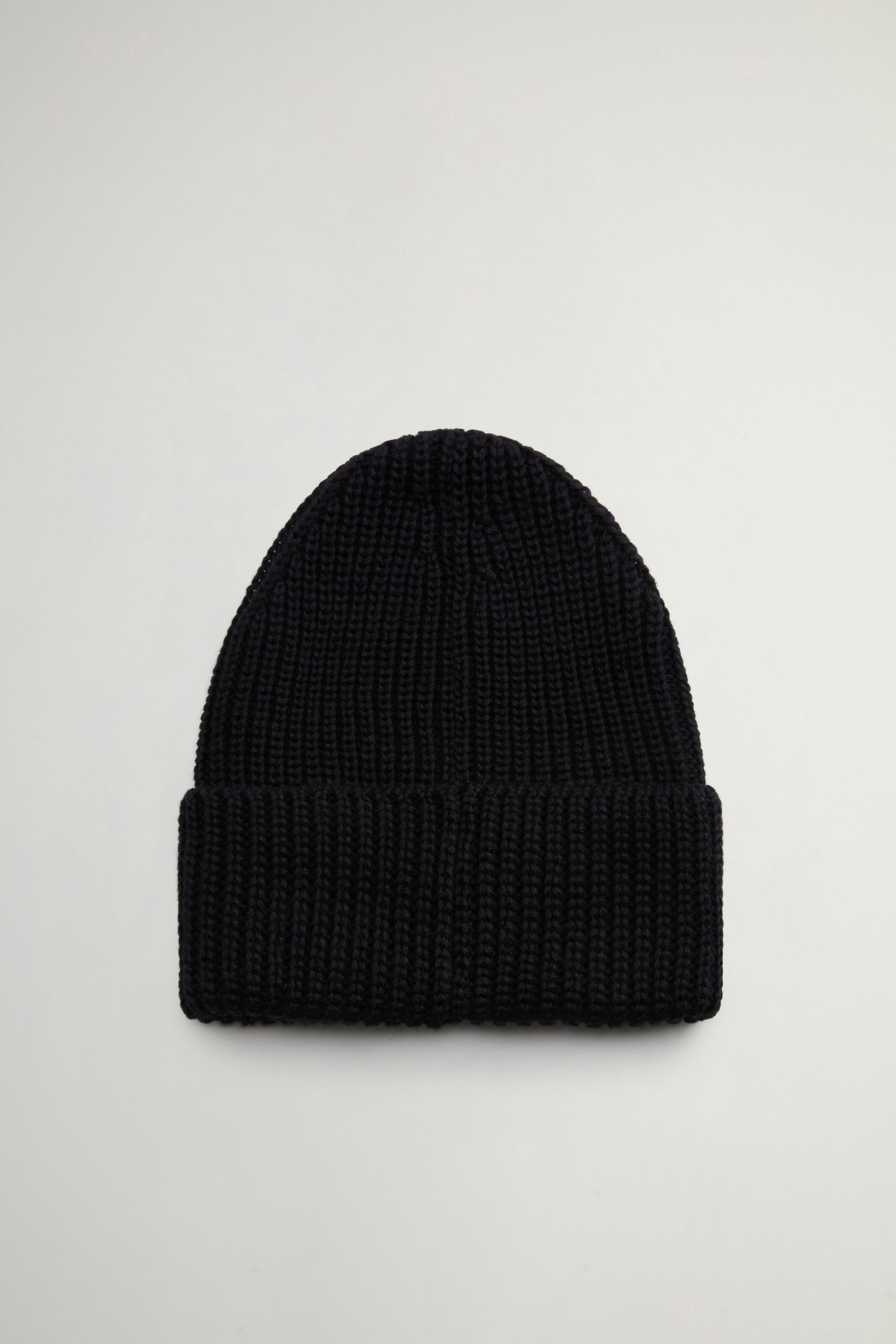 WM PATCH BEANIE Black photo 3 | Woolrich