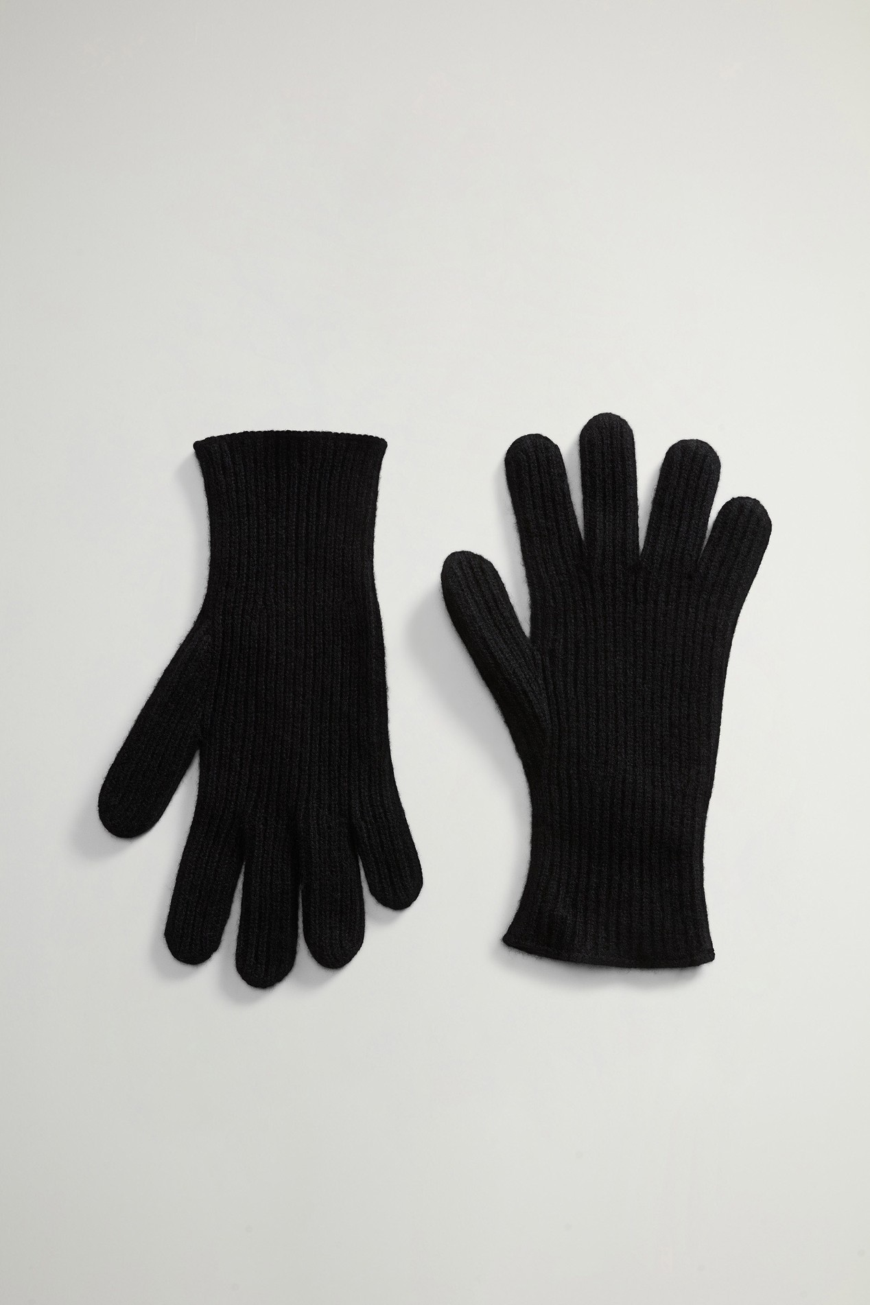 Ribbed Gloves in Pure Cashmere Black photo 1 | Woolrich