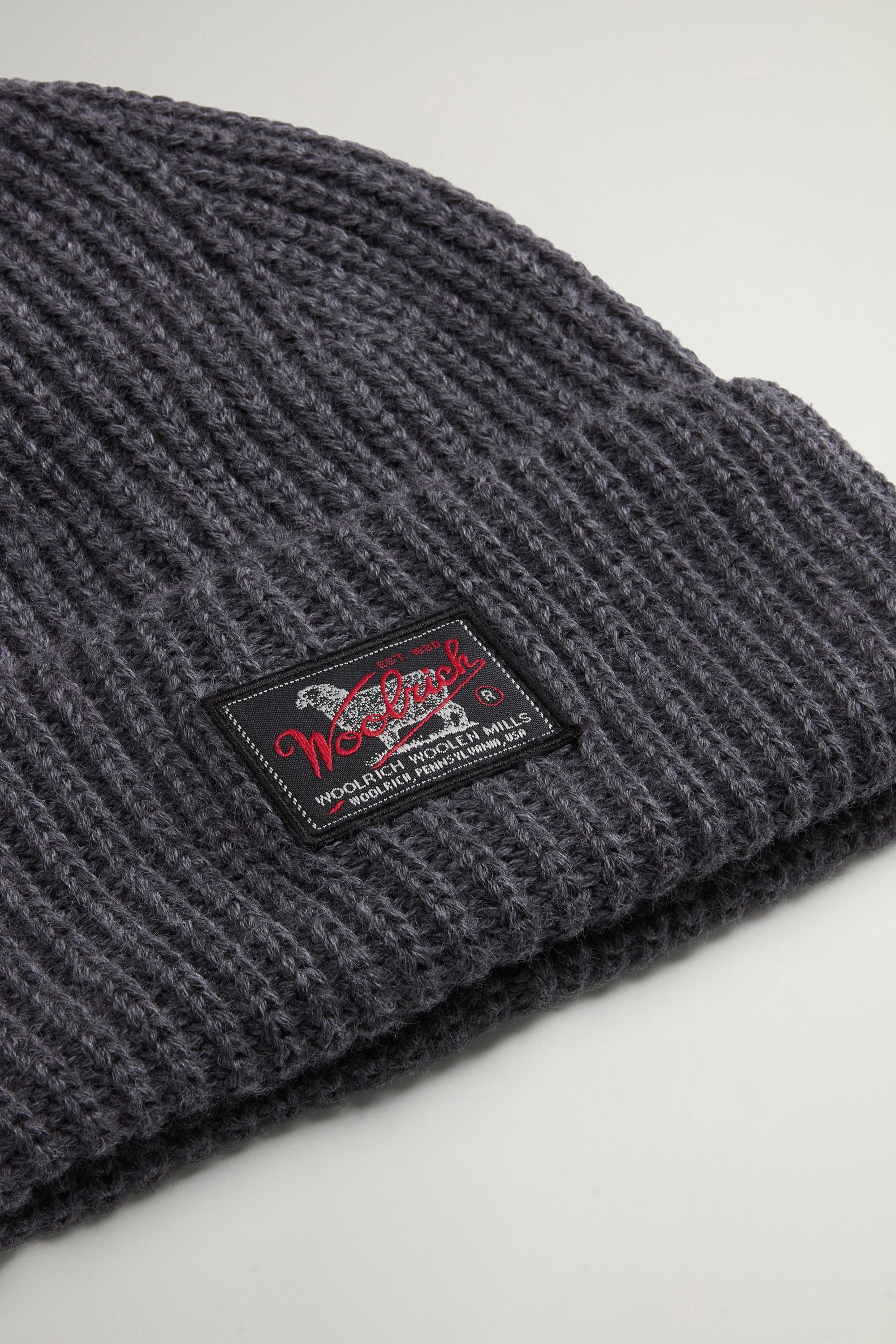 WM PATCH BEANIE Gray photo 4 | Woolrich