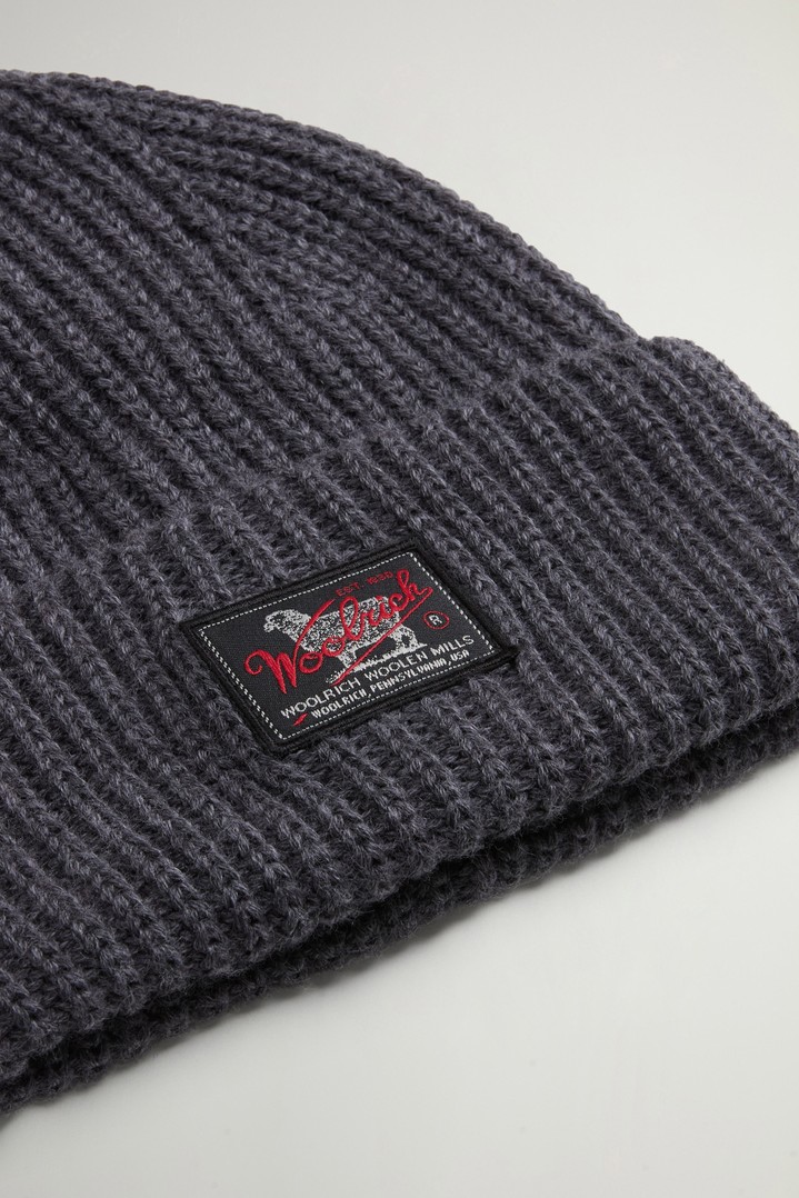 WM PATCH BEANIE Gray photo 4 | Woolrich
