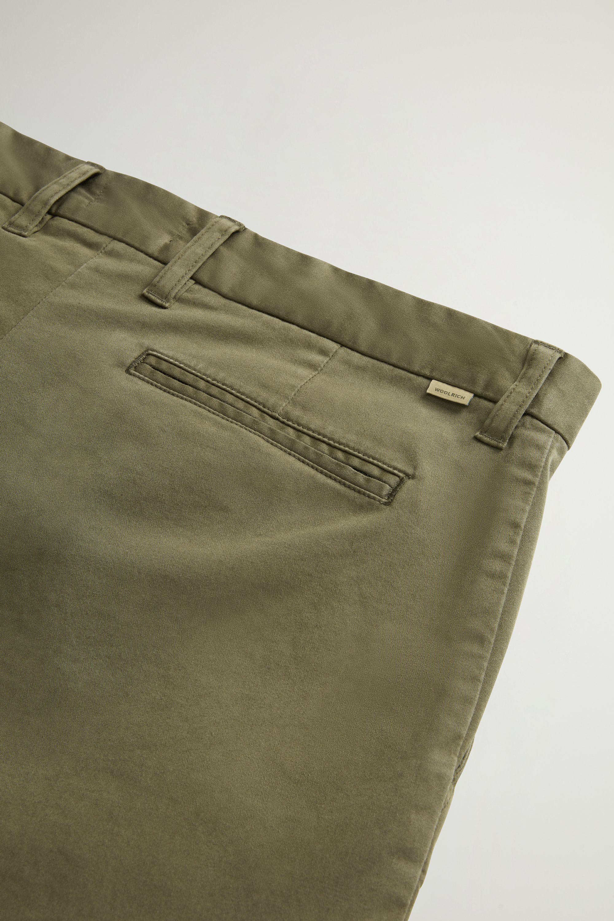 Garment-Dyed Stretch Cotton Twill Chino Shorts Green photo 4 | Woolrich