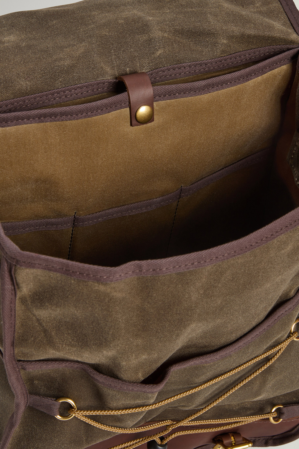 Mesabi Range Backpack in Waxed Pure Cotton Green photo 6 | Woolrich