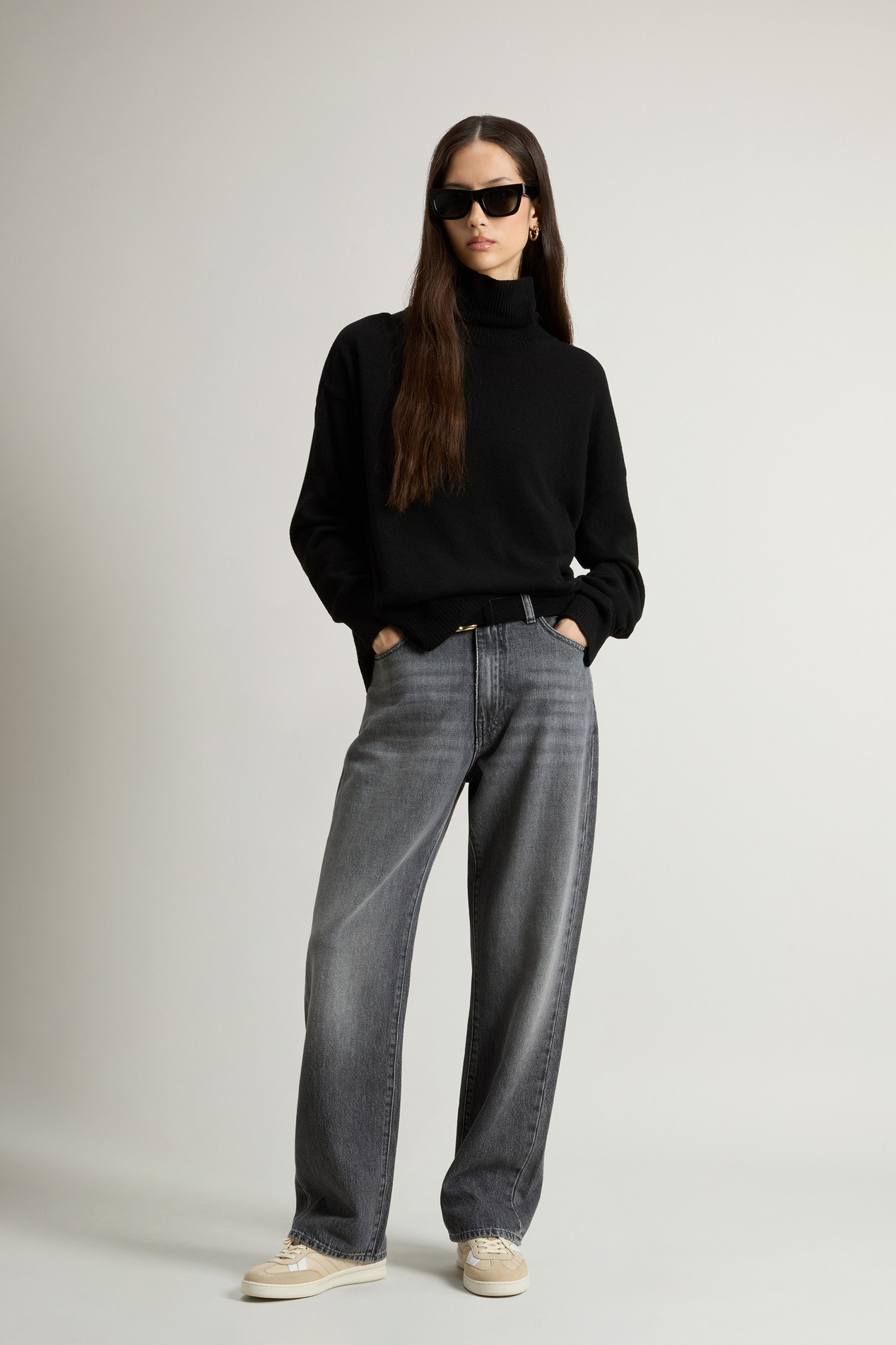 Turtleneck Sweater in Virgin Wool and Cashmere Blend Black photo 2 | Woolrich