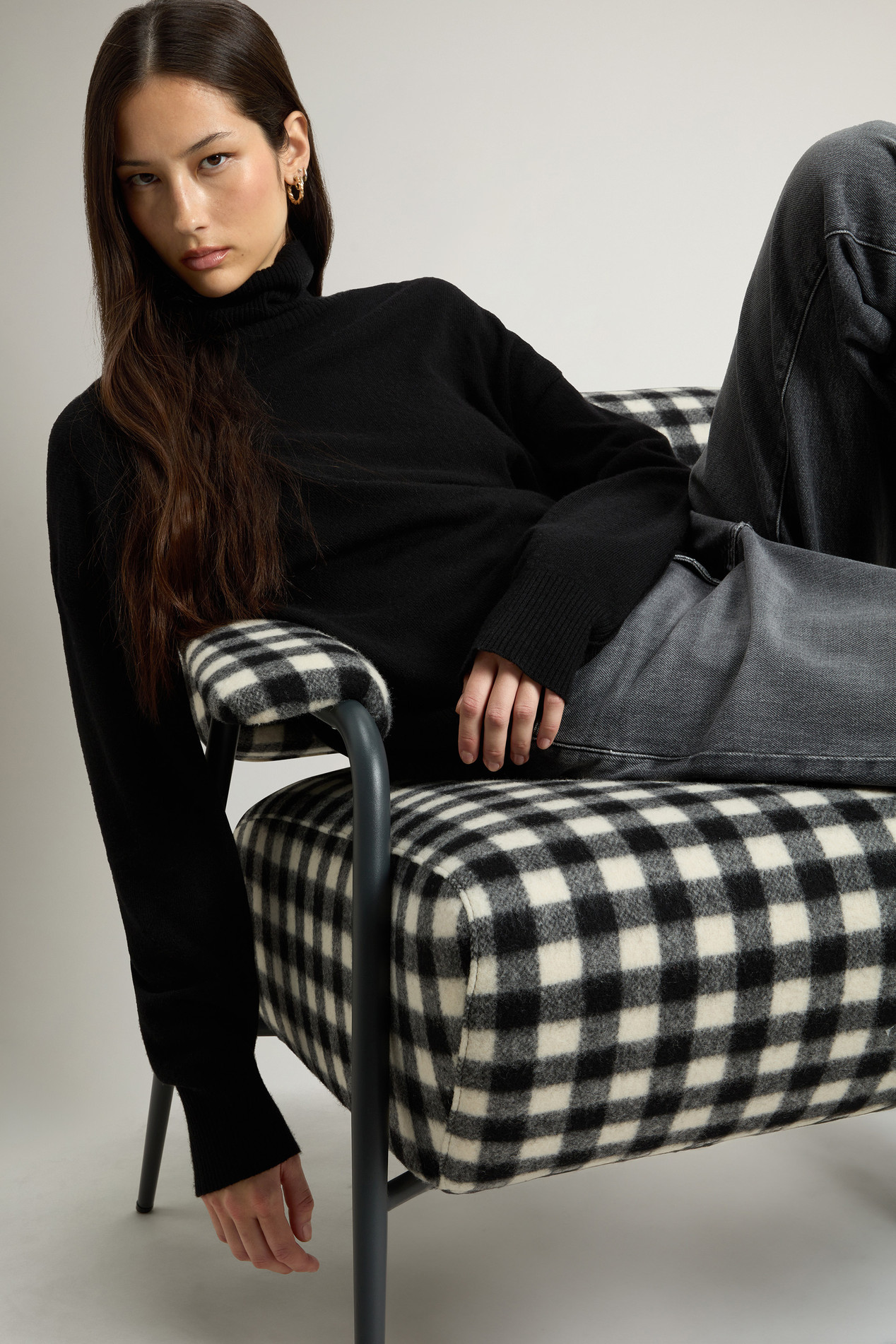 Turtleneck Sweater in Virgin Wool and Cashmere Blend Black photo 4 | Woolrich