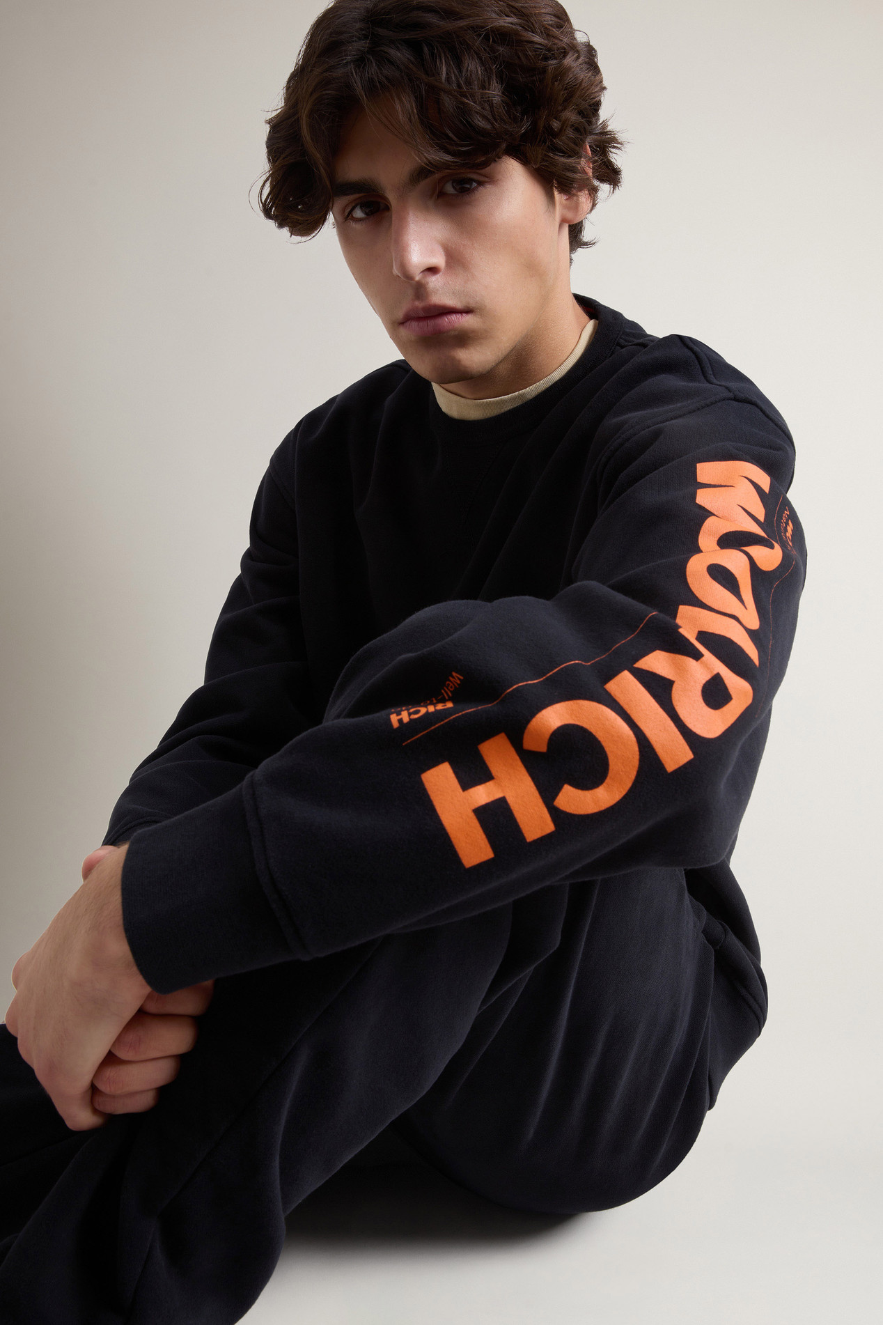 Teen Boys’ Crewneck Sweatshirt in Brushed Pure Cotton Black photo 4 | Woolrich